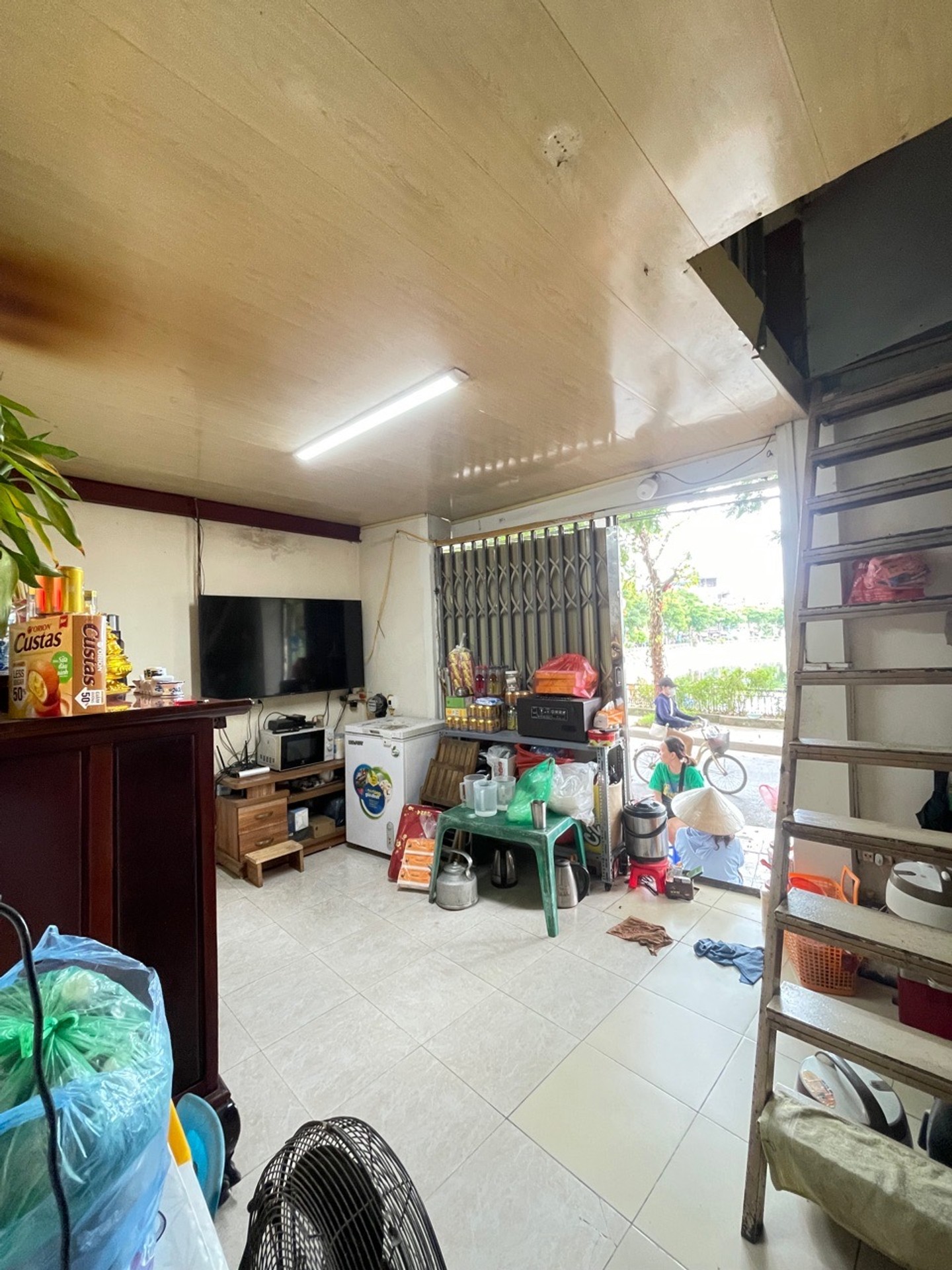 Bán nhà Trần Quý Cáp - diện tích 23m2 2 tầng - Mặt hồ Linh Quang - giá 4,2 tỷ