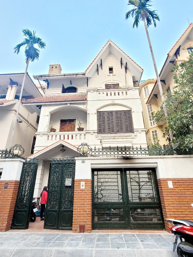 Bán nhà Định Công - diện tích 150m2 4 tầng - Biệt thự đẳng cấp - giá 50 tỷ