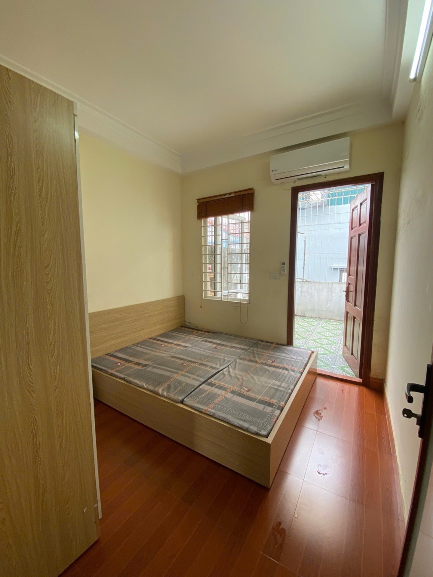 Bán nhà Định Công Thượng - diện tích 39m2 5 tầng - Lô góc, ô tô tránh - giá 14,3 tỷ