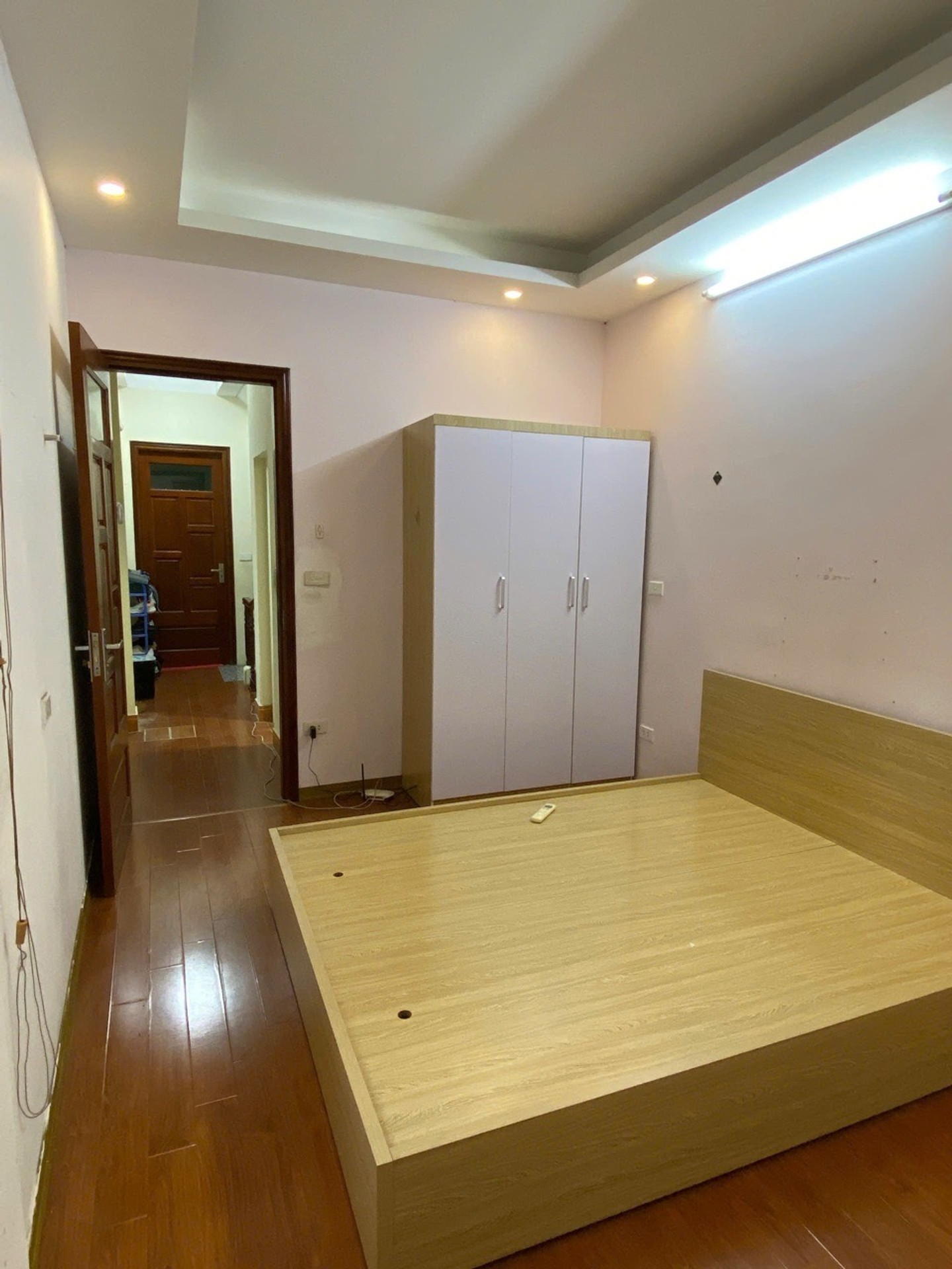 Bán nhà Định Công Thượng - diện tích 39m2 5 tầng - Lô góc, ô tô tránh - giá 14,3 tỷ
