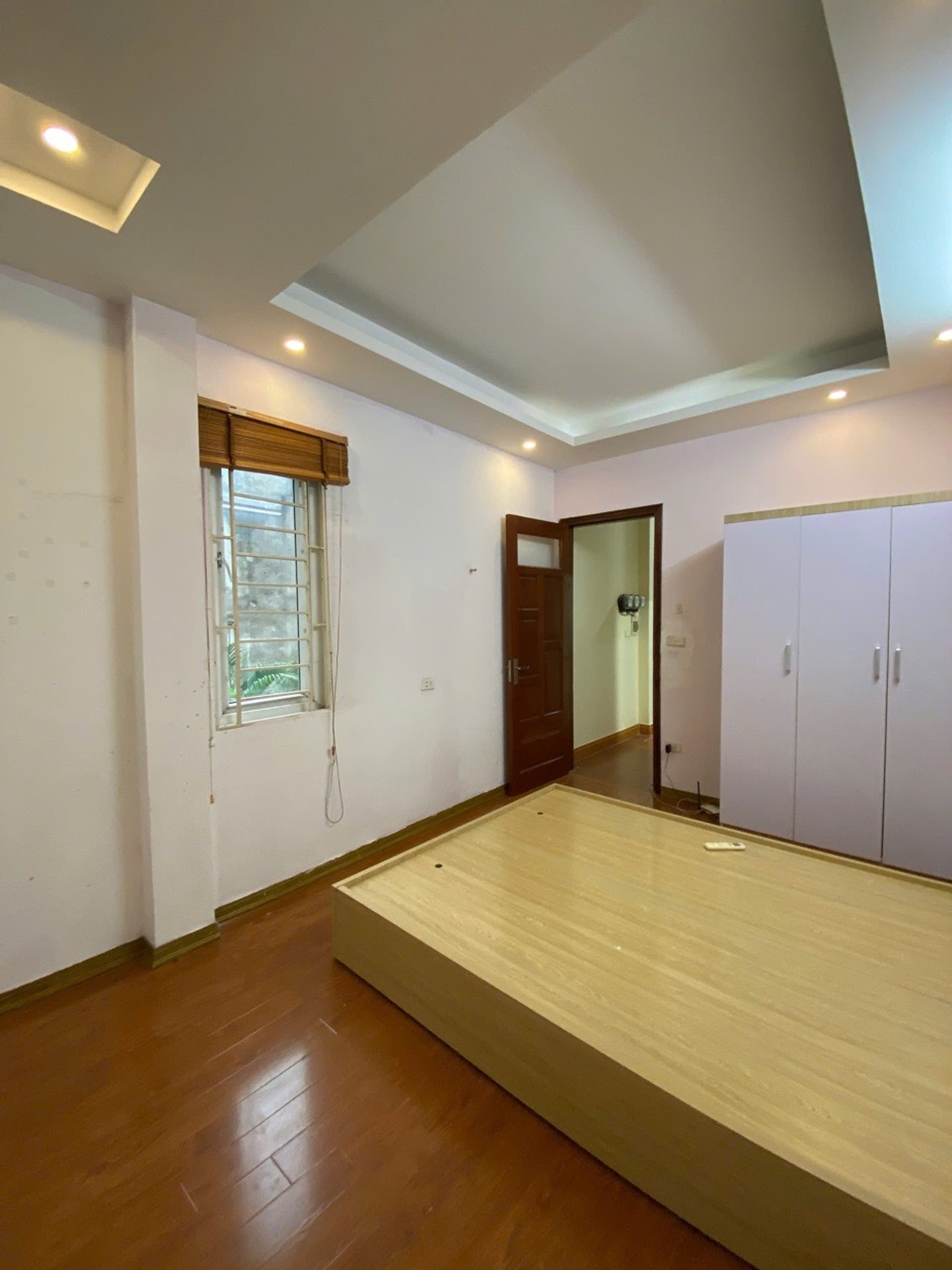 Bán nhà Định Công Thượng - diện tích 39m2 5 tầng - Lô góc, ô tô tránh - giá 14,3 tỷ
