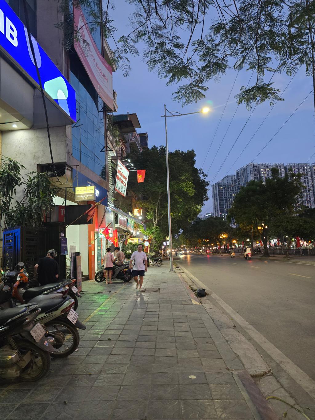 Bán nhà Kim Ngưu - diện tích 43m2 5 tầng - Nhà dân xây chắc chắn - giá 11,5 tỷ