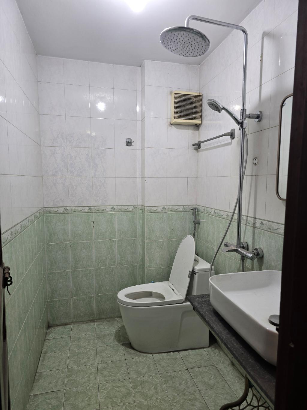 Bán nhà Kim Ngưu - diện tích 43m2 5 tầng - Nhà dân xây chắc chắn - giá 11,5 tỷ