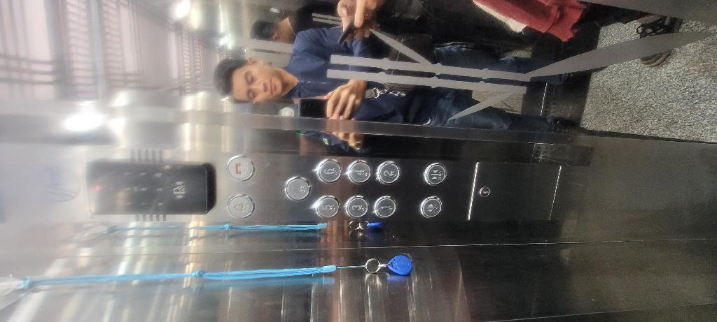 Bán nhà Mai Anh Tuấn - diện tích 50m2 7 tầng - Ô tô tránh - giá 30 tỷ