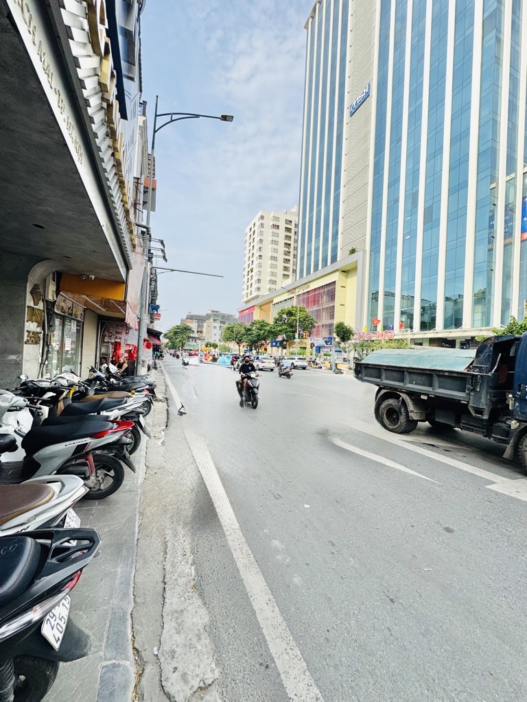 Bán nhà Bạch Mai - diện tích 75m2 2 tầng - Mặt phố kinh doanh sầm uất - giá 20 tỷ