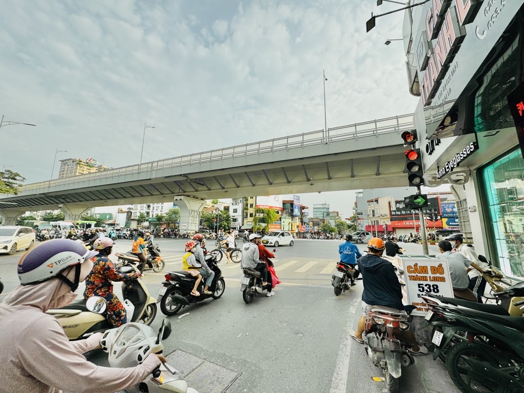 Bán nhà Bạch Mai - diện tích 75m2 2 tầng - Mặt phố kinh doanh sầm uất - giá 20 tỷ