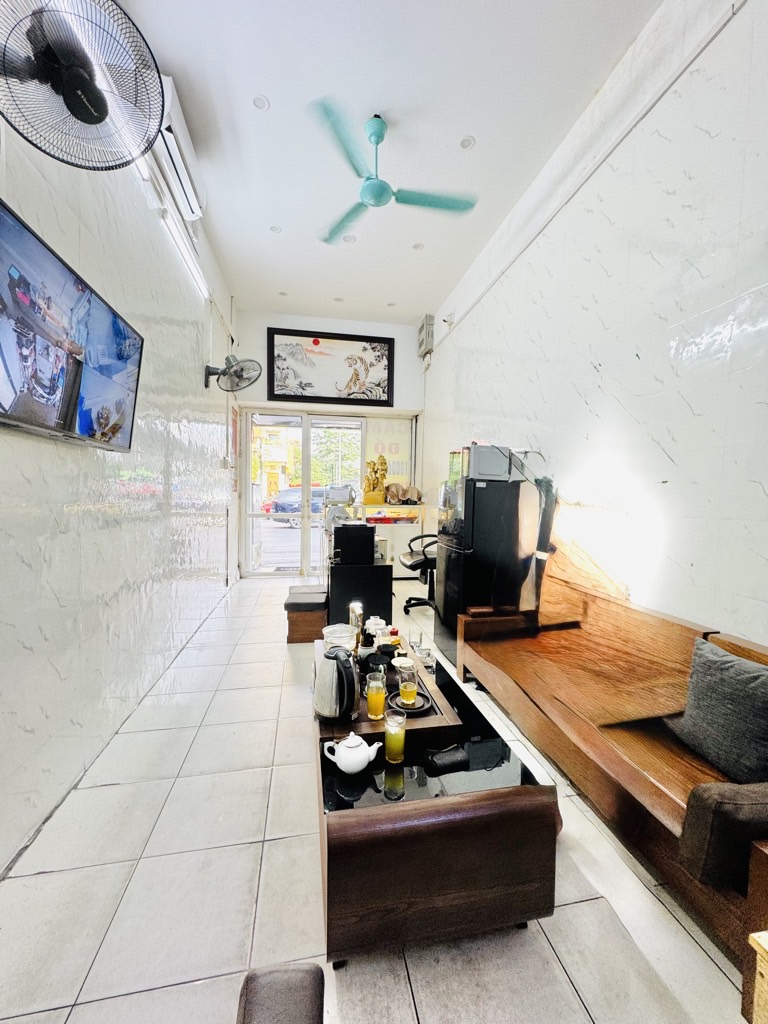 Bán nhà Bạch Mai - diện tích 75m2 2 tầng - Mặt phố kinh doanh sầm uất - giá 20 tỷ