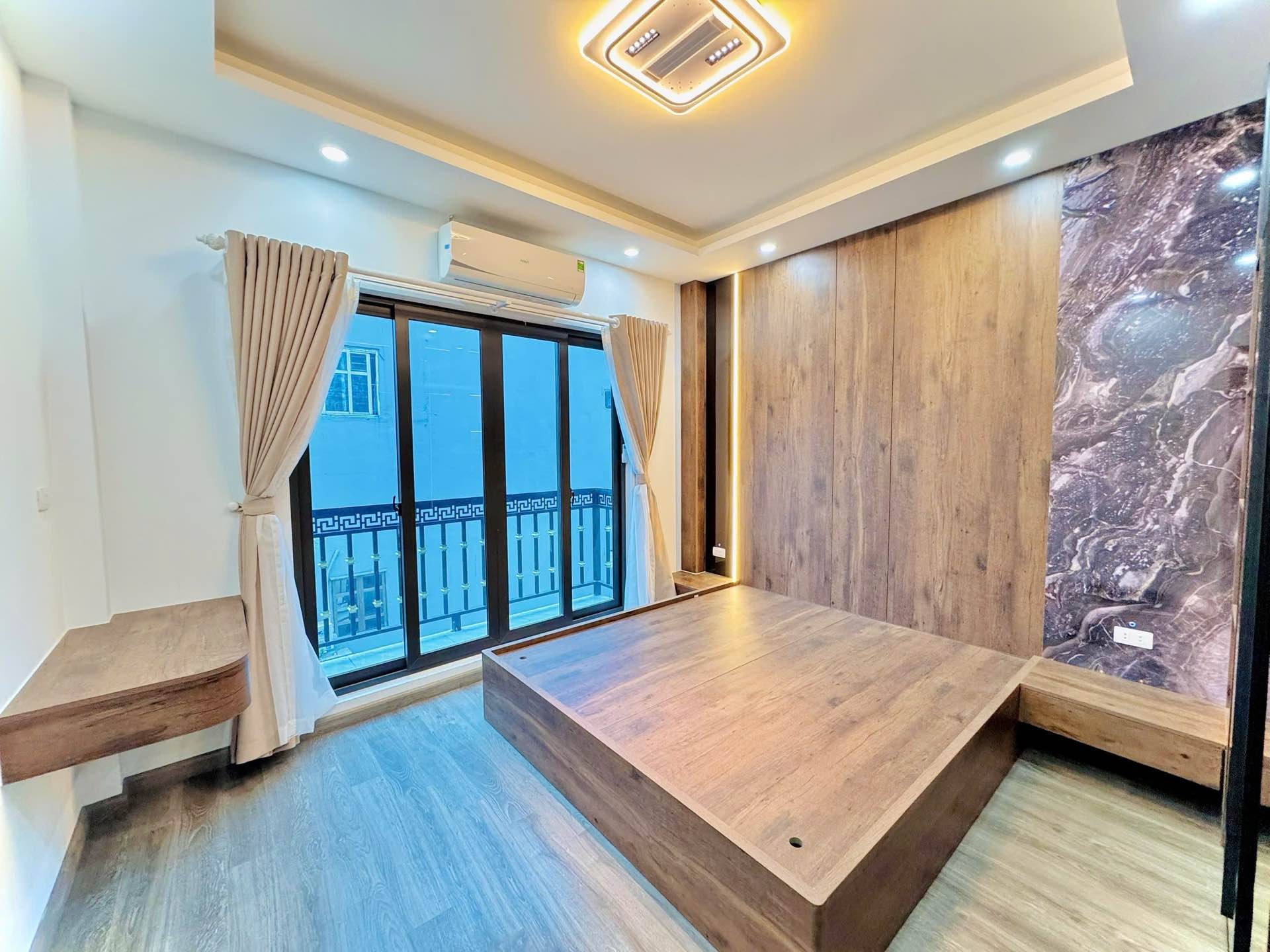 Bán nhà Minh Khai - diện tích 26m2 5 tầng - Lô góc 3 mặt thoáng - giá 10,2 tỷ