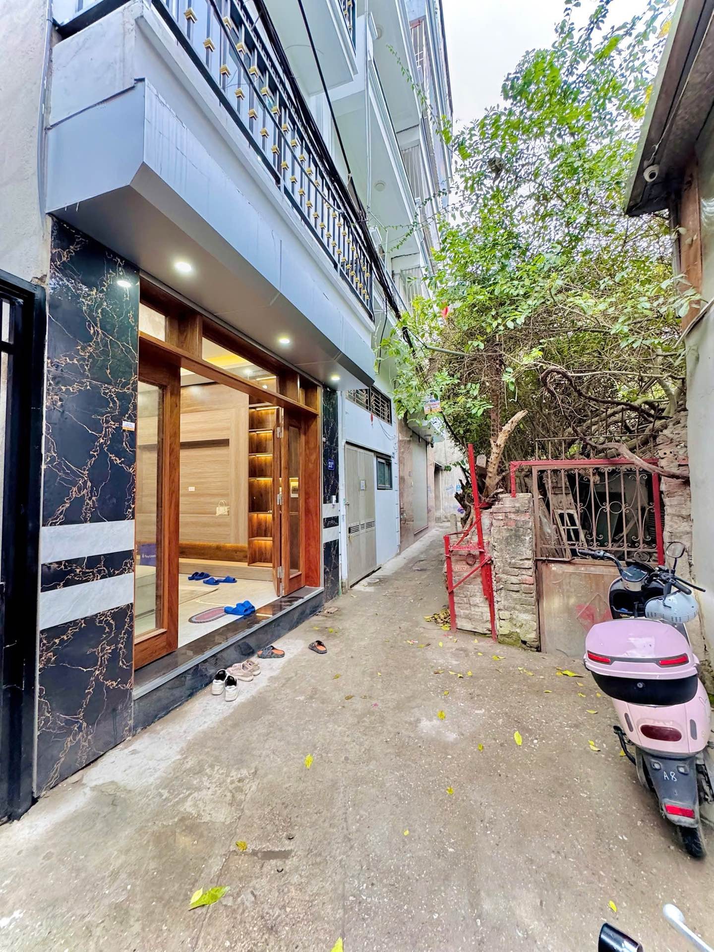 Bán nhà Minh Khai - diện tích 26m2 5 tầng - Lô góc 3 mặt thoáng - giá 10,2 tỷ