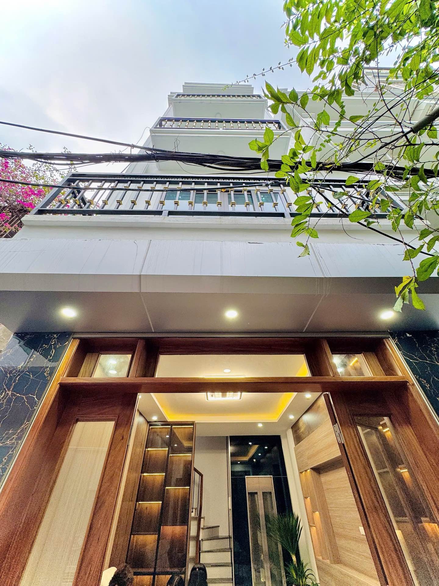 Bán nhà Minh Khai - diện tích 26m2 5 tầng - Lô góc 3 mặt thoáng - giá 10,2 tỷ