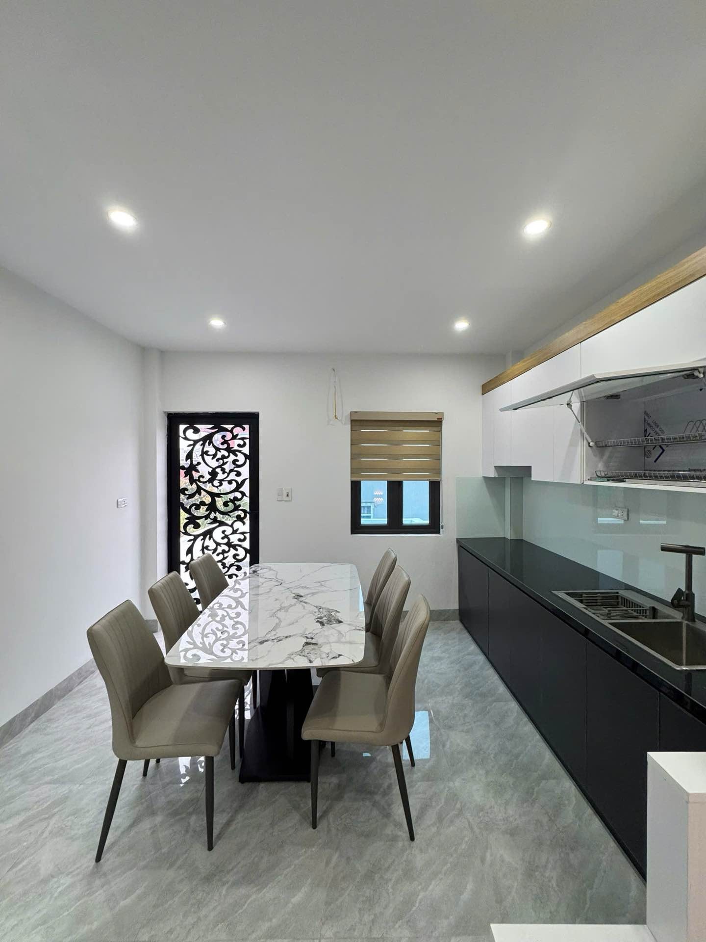 Bán nhà Minh Khai - diện tích 26m2 5 tầng - Lô góc 3 mặt thoáng - giá 10,2 tỷ