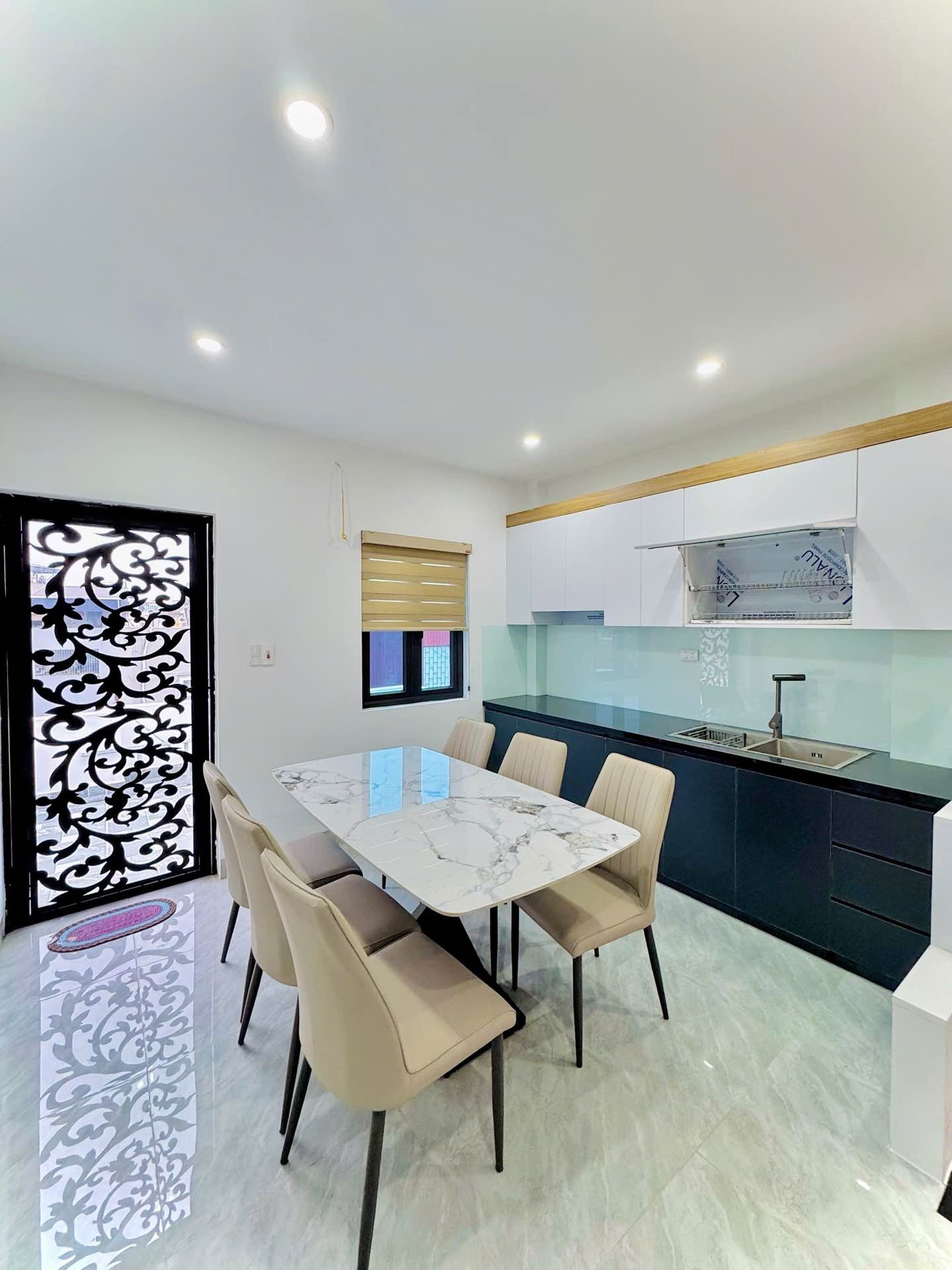 Bán nhà Minh Khai - diện tích 26m2 5 tầng - Lô góc 3 mặt thoáng - giá 10,2 tỷ