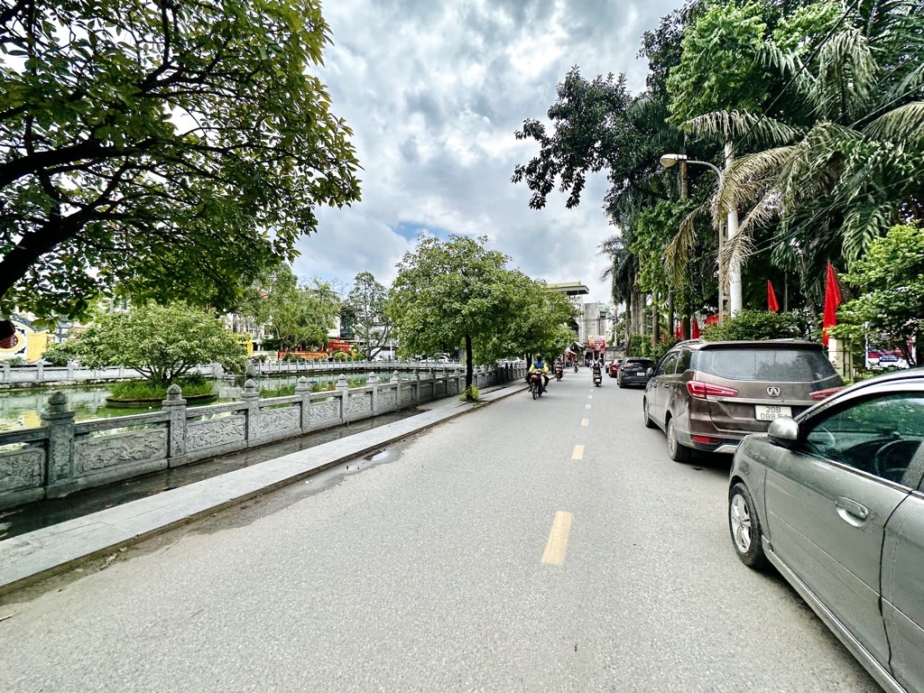 Bán nhà Định Công Hạ - diện tích 164.2m2 1 tầng - ô tô đỗ cửa - giá 48,9 tỷ