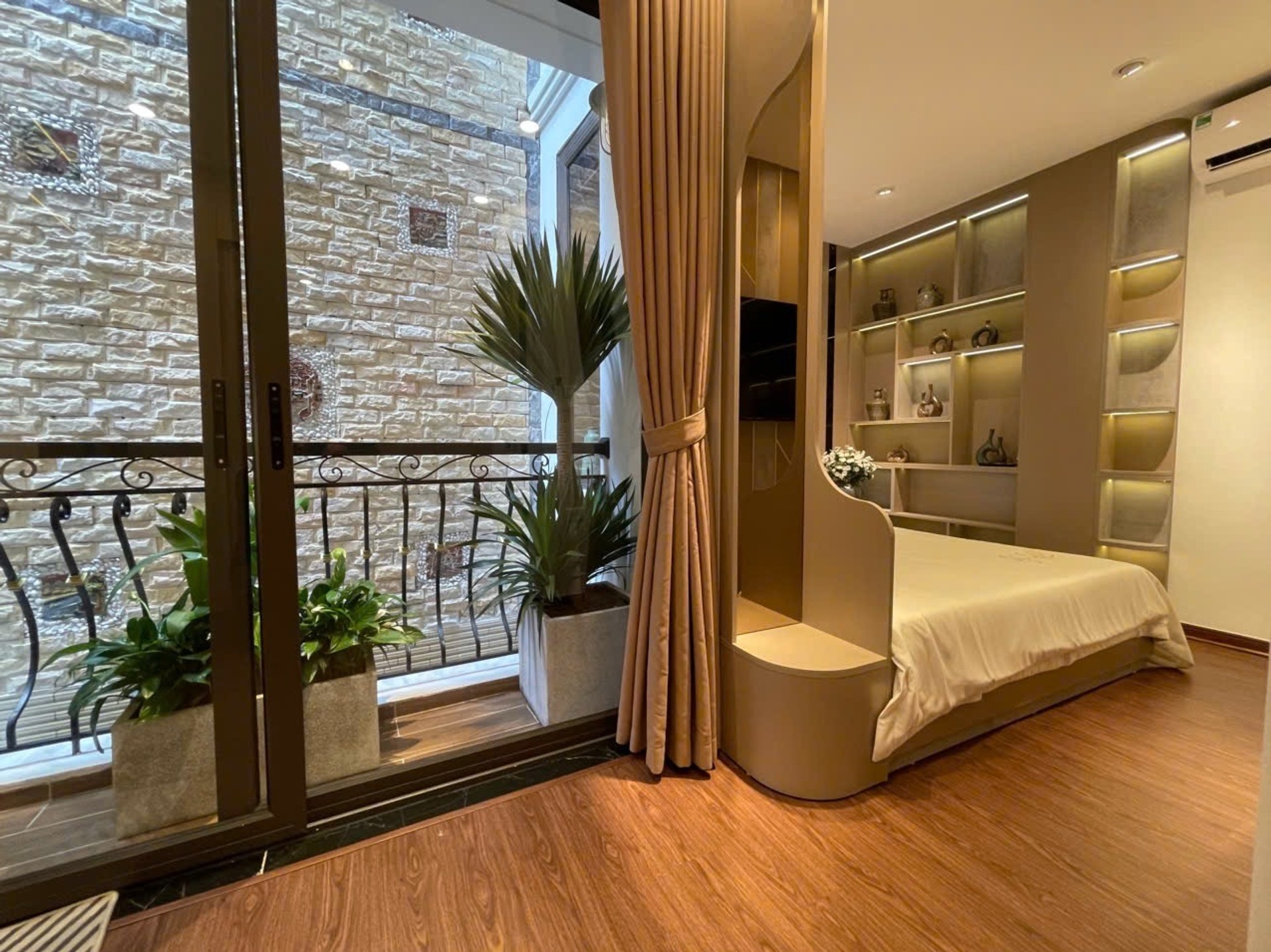 Bán nhà Trần Khát Chân - diện tích 39m2 5 tầng - Nhà đẹp như tranh - giá 12 tỷ
