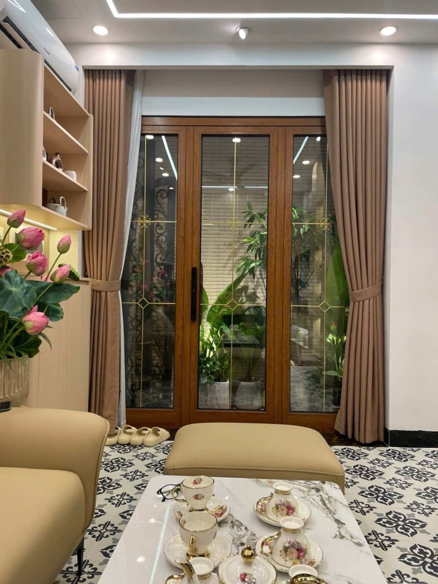 Bán nhà Trần Khát Chân - diện tích 39m2 5 tầng - Nhà đẹp như tranh - giá 12 tỷ