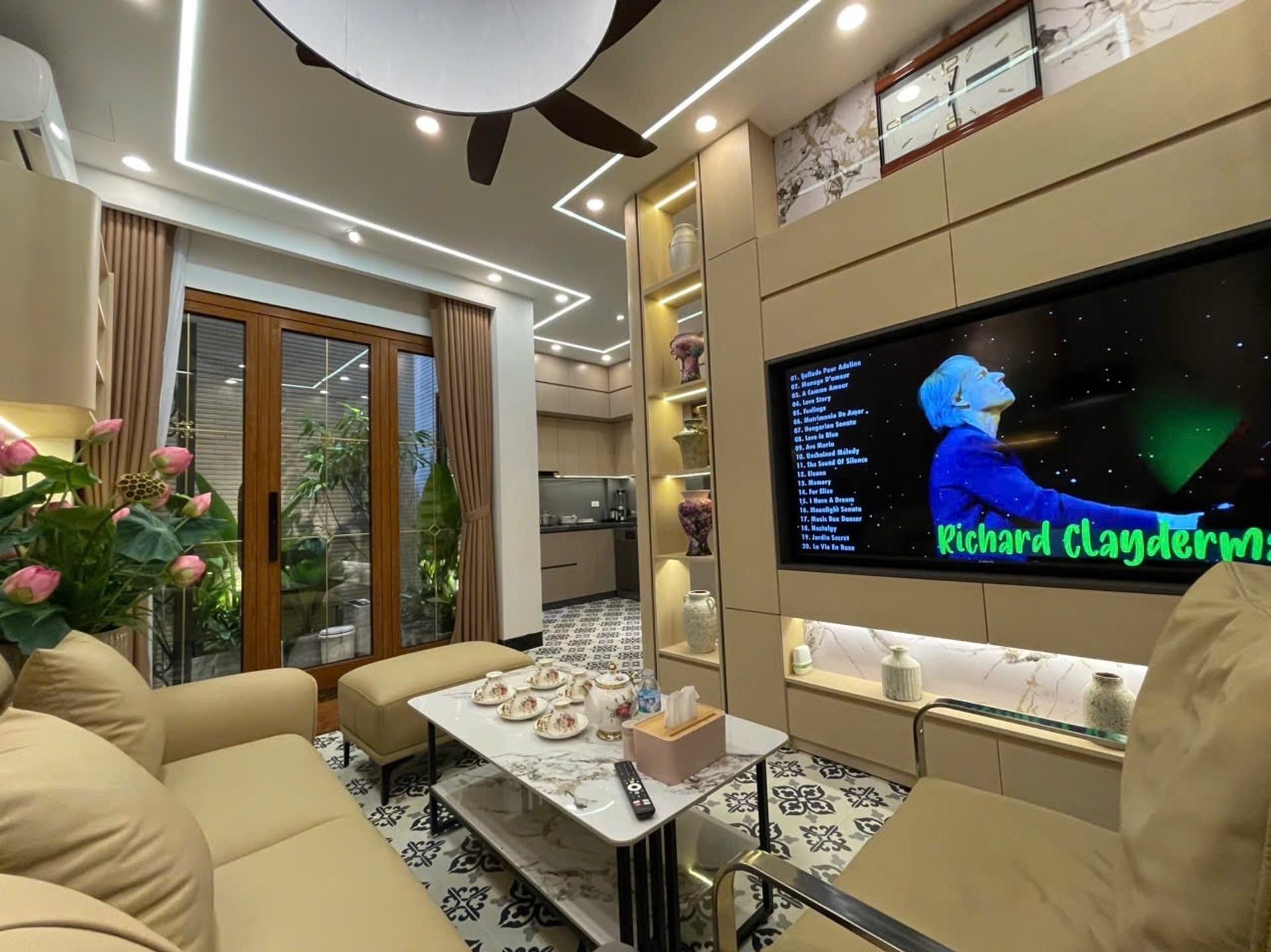 Bán nhà Trần Khát Chân - diện tích 39m2 5 tầng - Nhà đẹp như tranh - giá 12 tỷ