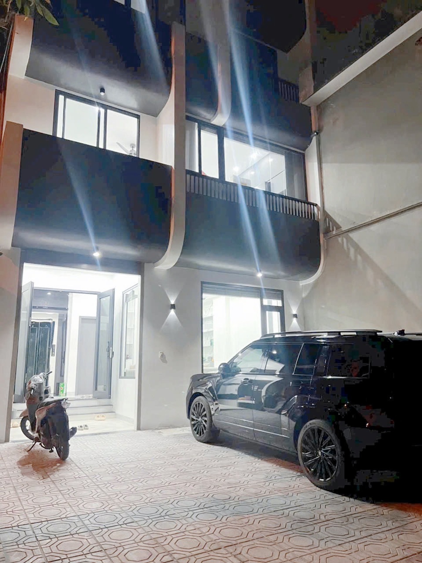 Bán nhà Tây Trà - diện tích 50m2 6 tầng - ô tô đỗ cửa - giá 19,3 tỷ