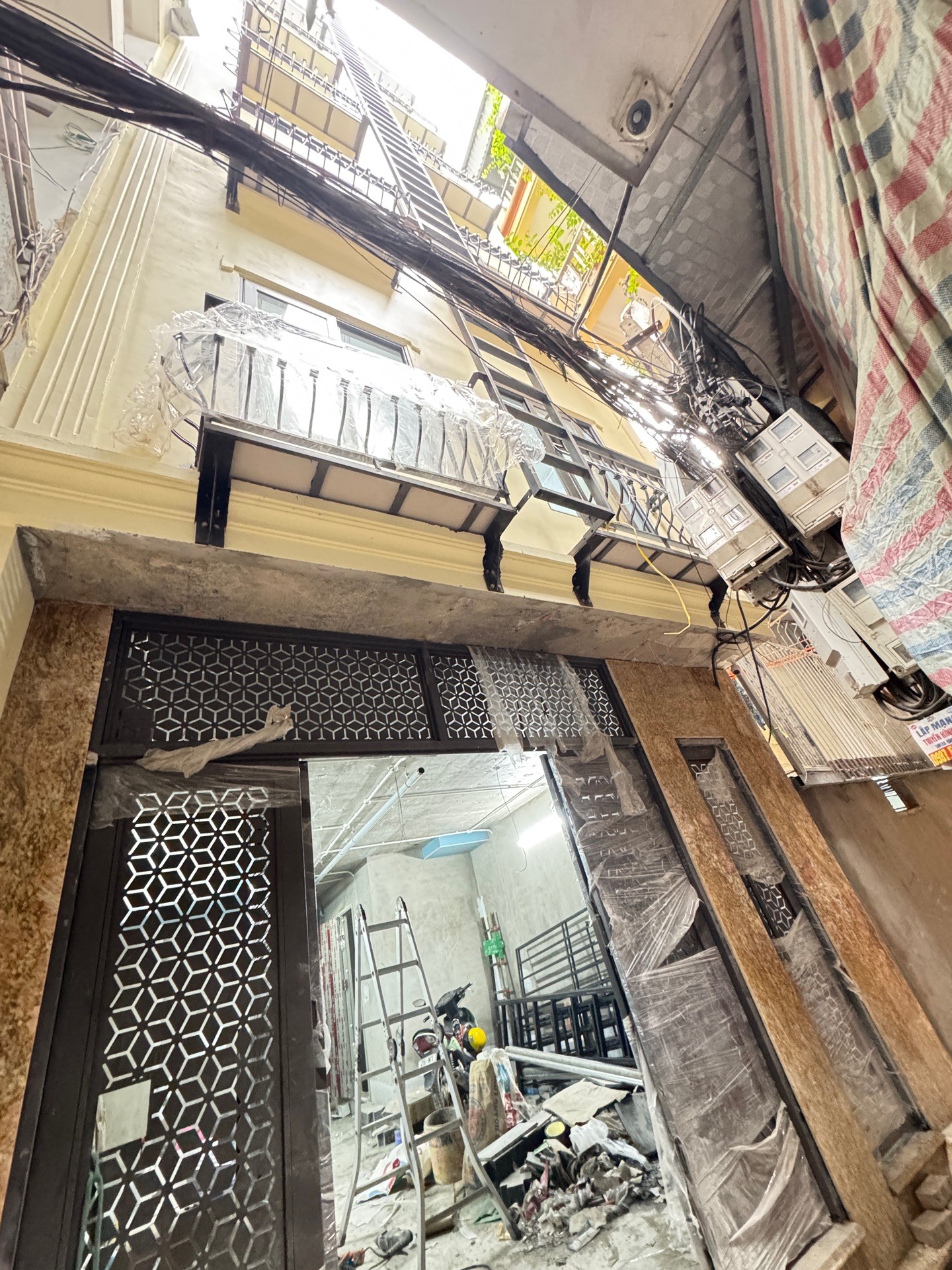 Bán nhà La Thành - diện tích 74.2m2 7 tầng - Ngõ thông - giá 25 tỷ