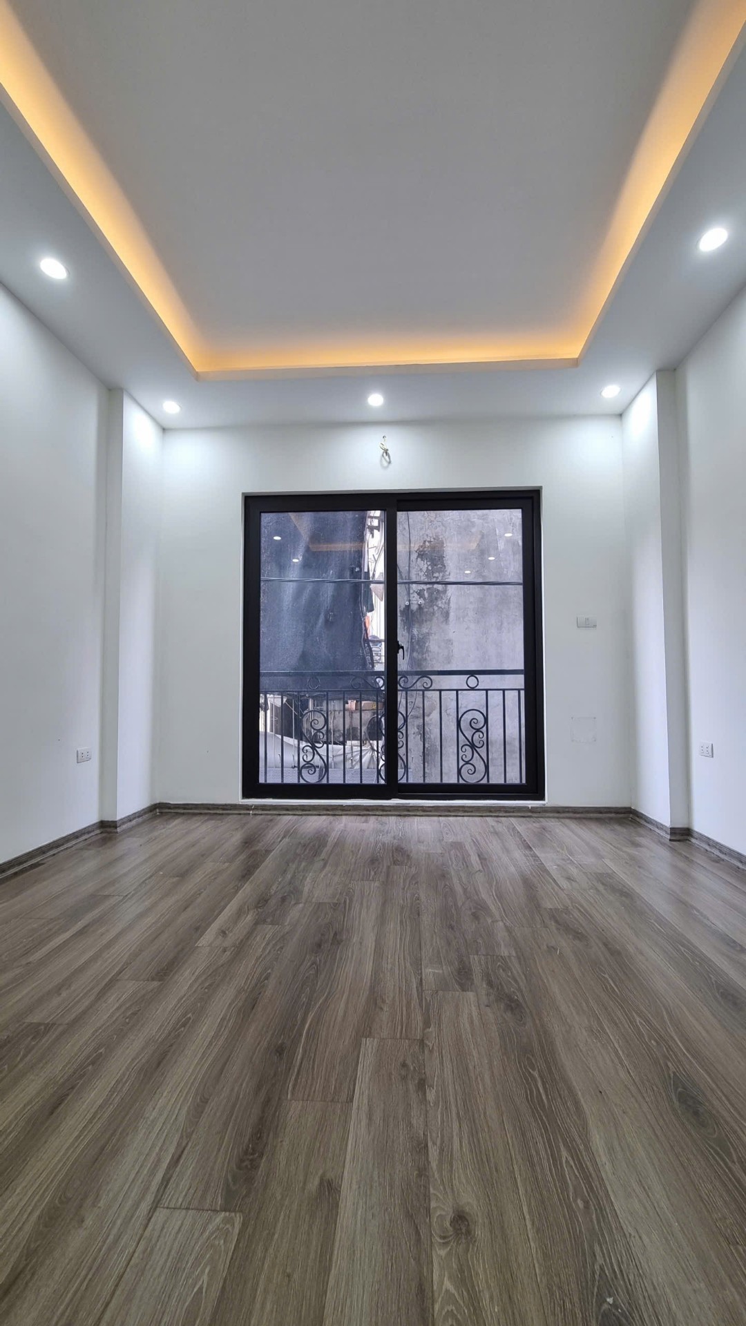 Bán nhà Định Công Hạ - diện tích 31m2 6 tầng - ô tô vào nhà - giá 9,7 tỷ