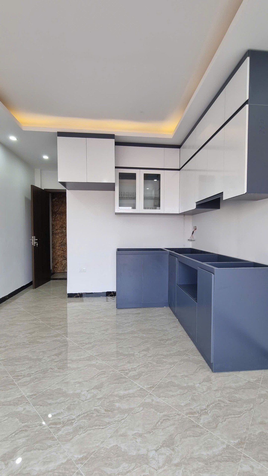Bán nhà Định Công Hạ - diện tích 31m2 6 tầng - ô tô vào nhà - giá 9,7 tỷ