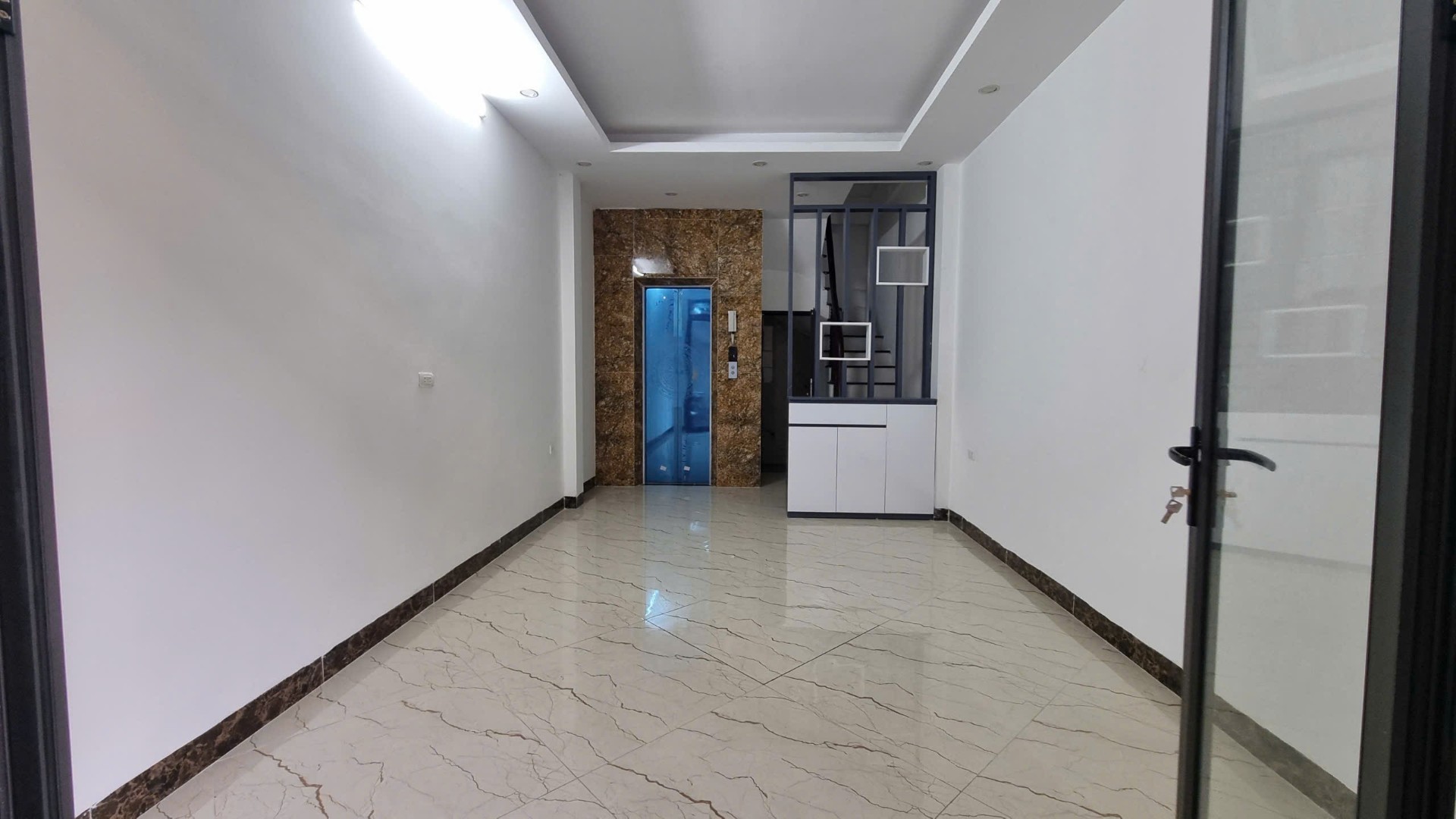 Bán nhà Định Công Hạ - diện tích 31m2 6 tầng - ô tô vào nhà - giá 9,7 tỷ