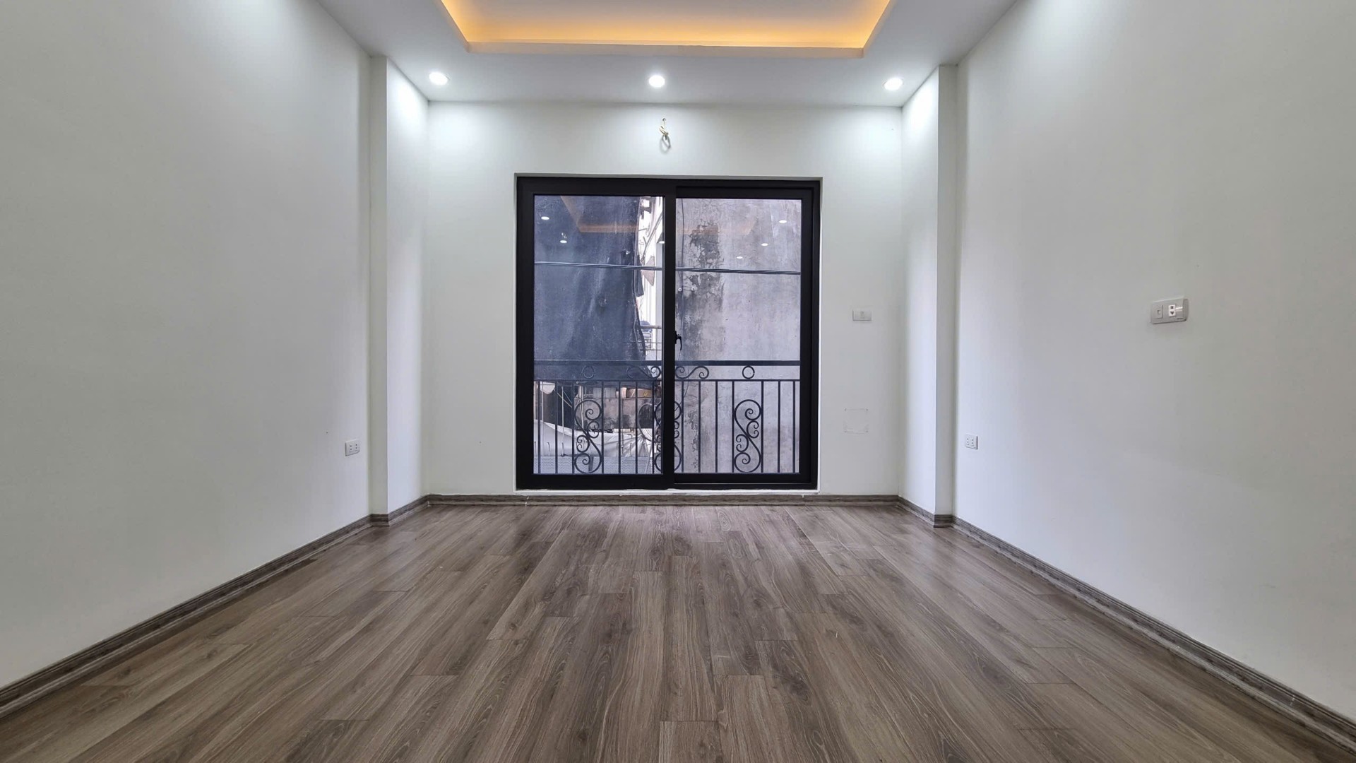 Bán nhà Định Công Hạ - diện tích 31m2 6 tầng - ô tô vào nhà - giá 9,7 tỷ