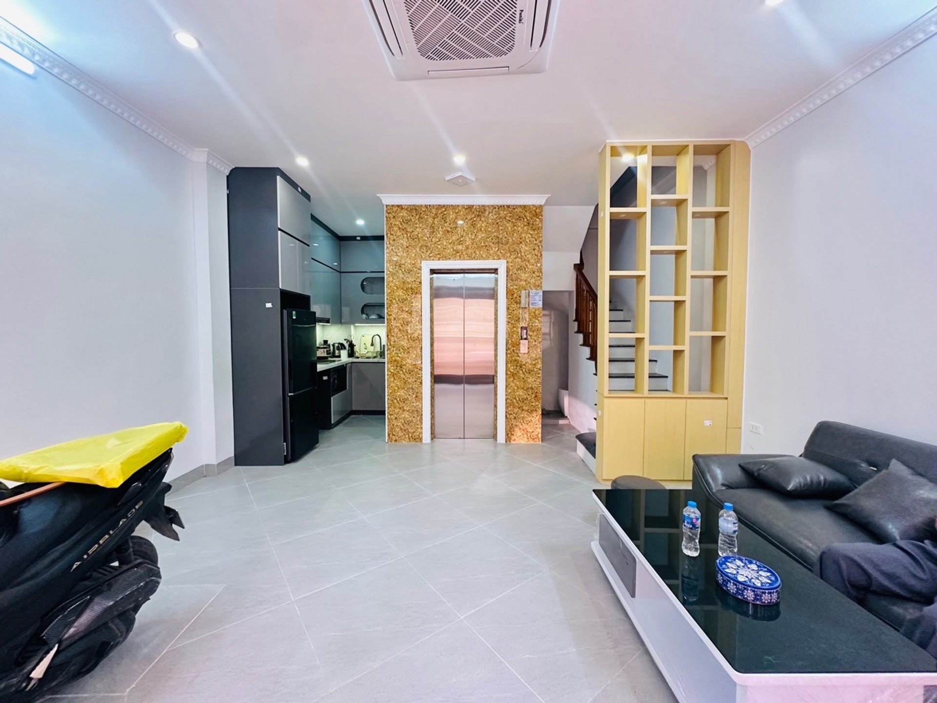 Bán nhà Phố Đại Đồng - diện tích 40m2 6 tầng - Thang máy - giá 10,9 tỷ