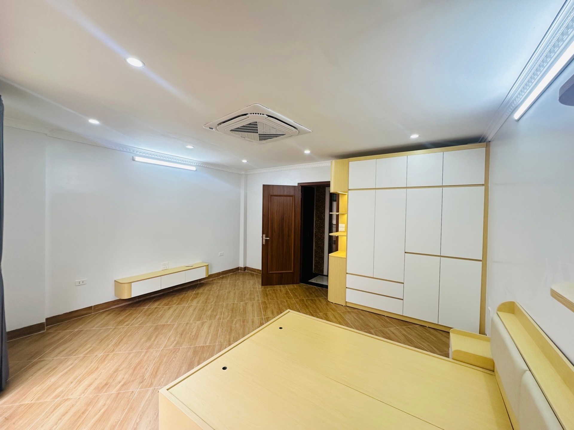 Bán nhà Phố Đại Đồng - diện tích 40m2 6 tầng - Thang máy - giá 10,9 tỷ