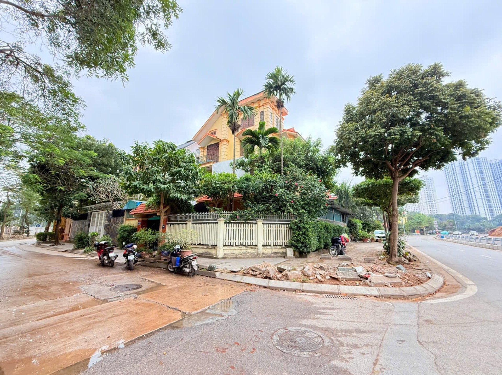 Bán nhà Trần Thủ Độ - diện tích 317.2m2 4 tầng - Lô góc 3 mặt thoáng - giá 84 tỷ