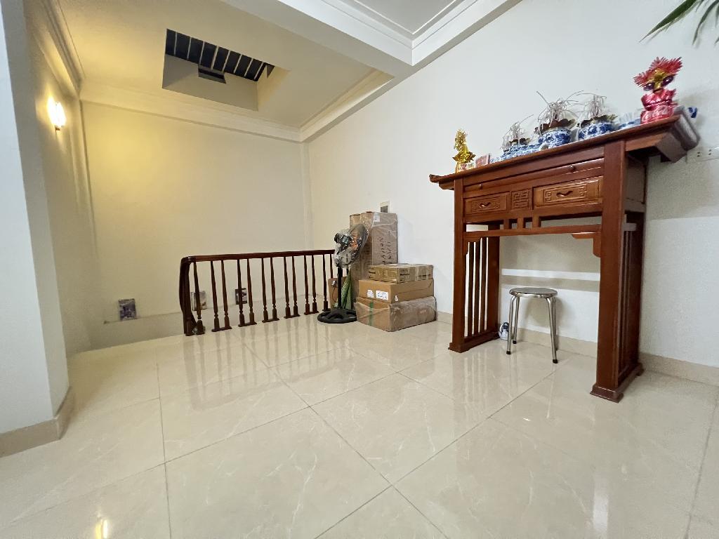 Bán nhà Định Công - diện tích 65m2 5 tầng - Ô TÔ ĐỖ CỬA - giá 11,85 tỷ