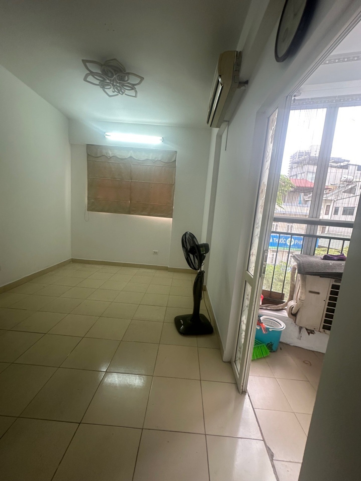 Bán nhà Hoàng Cầu - diện tích 64m2 1 tầng - Căn hộ thoáng mát, thiết kế 2PN - giá 6,85 tỷ