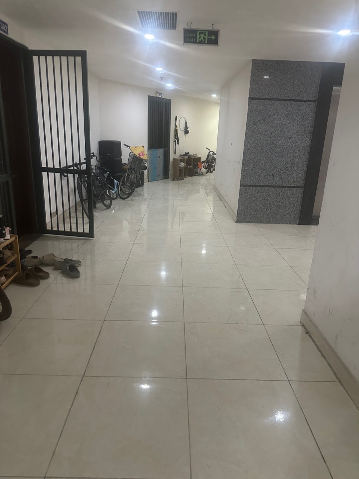 Bán nhà Hoàng Cầu - diện tích 64m2 1 tầng - Căn hộ thoáng mát, thiết kế 2PN - giá 6,85 tỷ