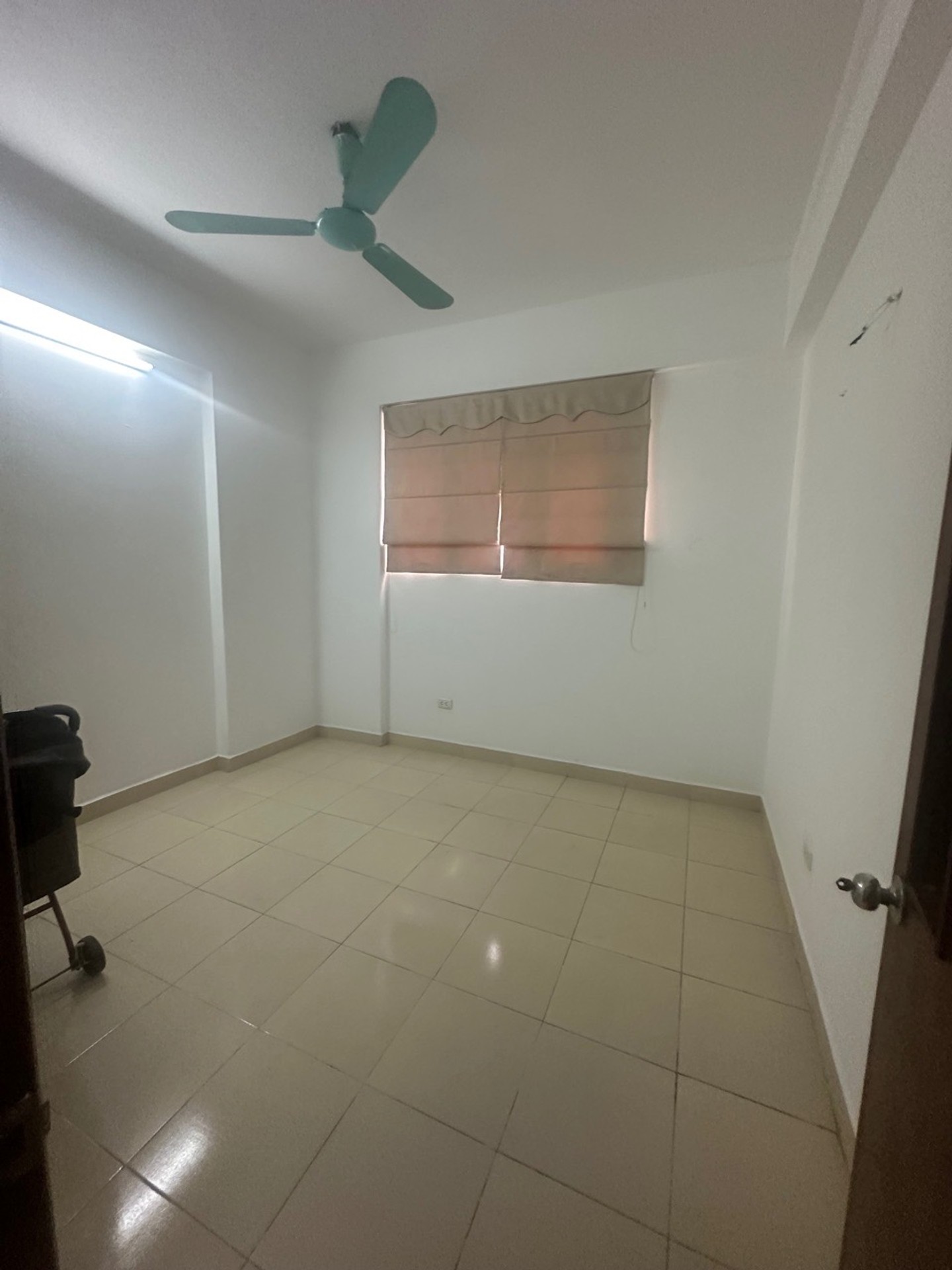 Bán nhà Hoàng Cầu - diện tích 64m2 1 tầng - Căn hộ thoáng mát, thiết kế 2PN - giá 6,85 tỷ