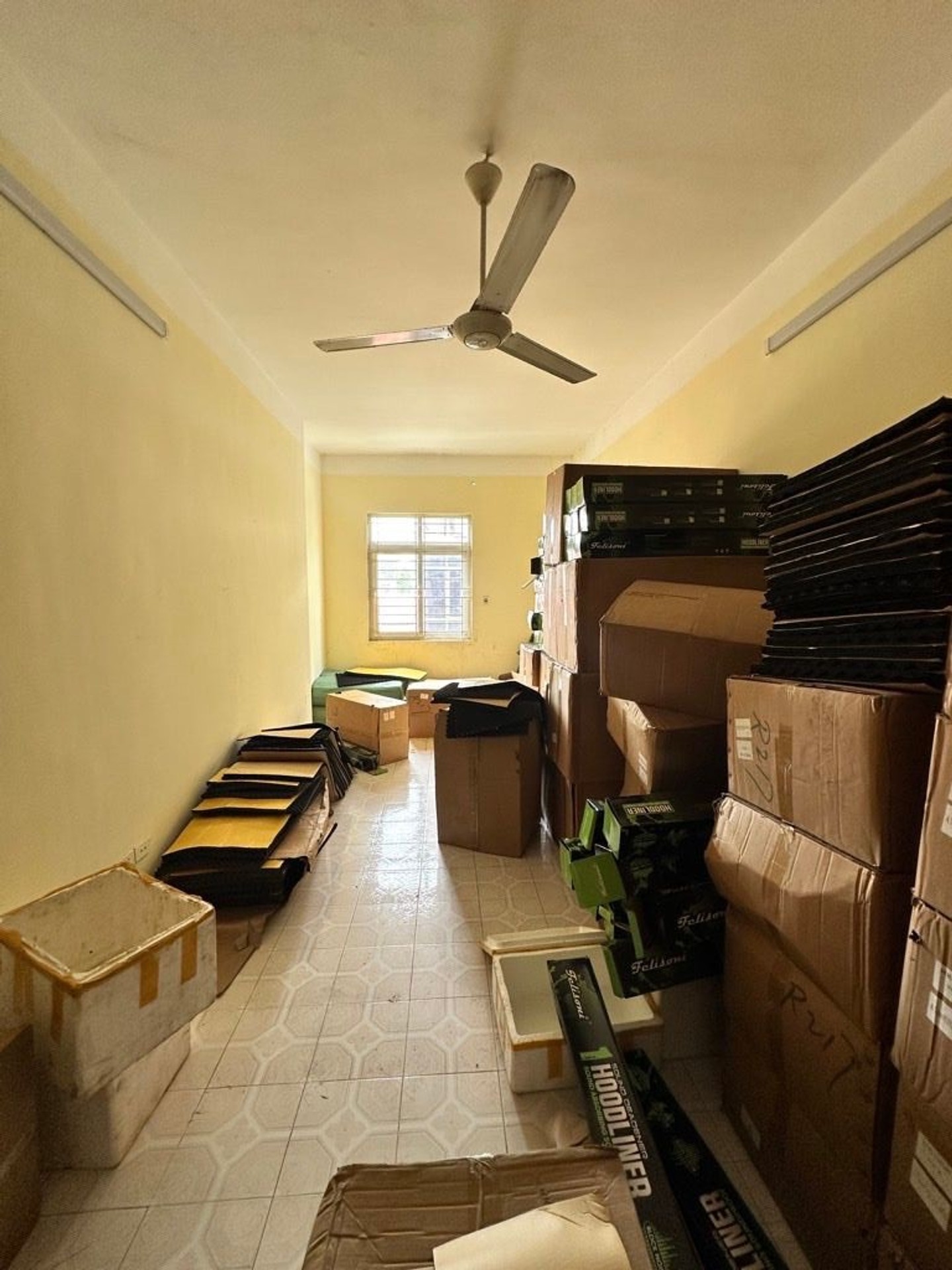 Bán nhà Lê Gia Đỉnh - diện tích 36m2 4 tầng - Kinh Doanh Sầm Uất - giá 11,4 tỷ