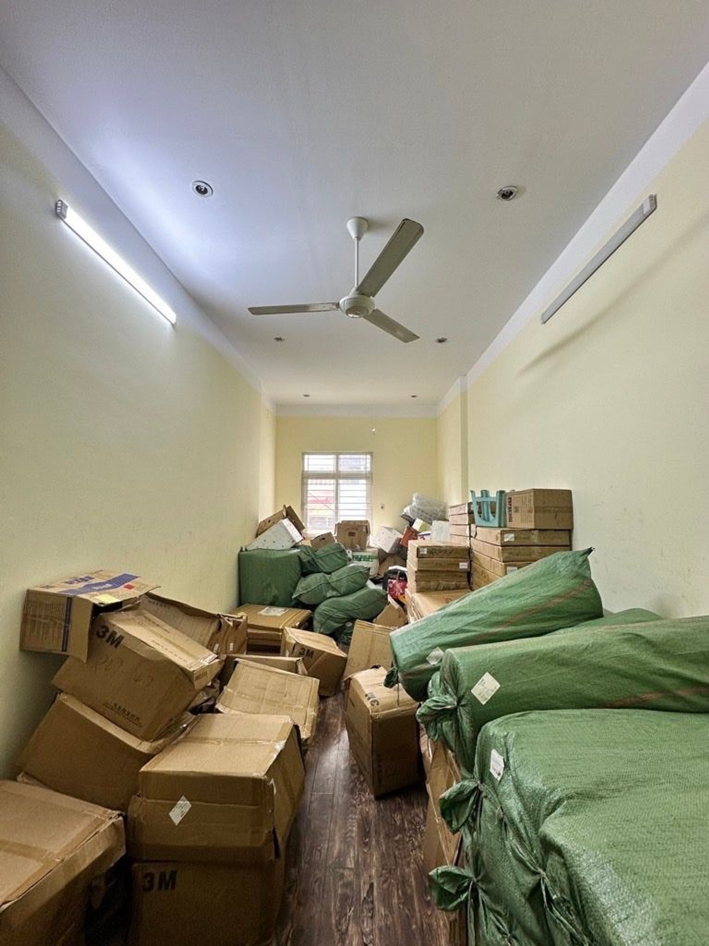 Bán nhà Lê Gia Đỉnh - diện tích 36m2 4 tầng - Kinh Doanh Sầm Uất - giá 11,4 tỷ