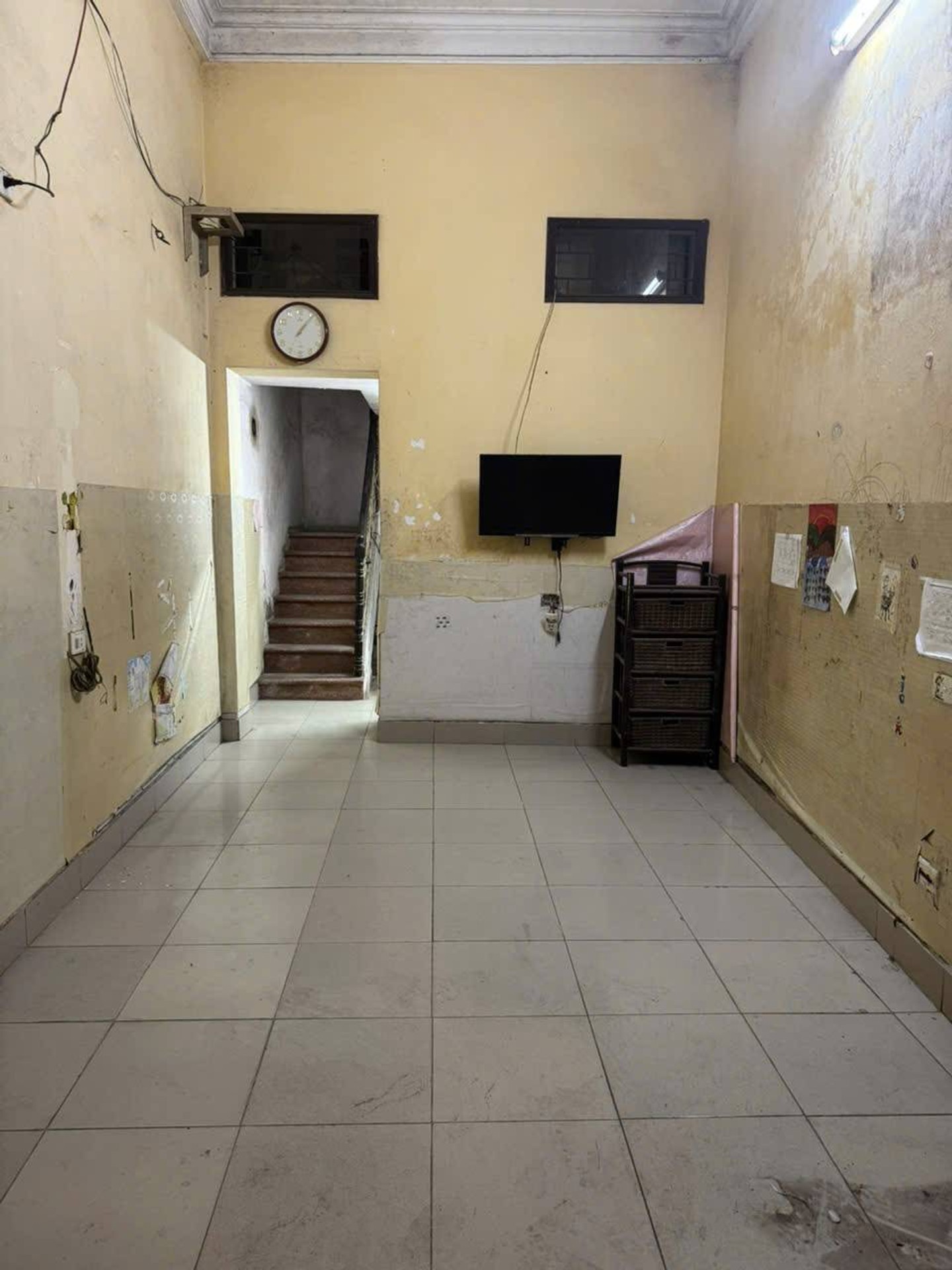 Bán nhà Hoàng Mai - diện tích 30m2 3 tầng - Ngõ trước nhà rộng, xe máy tránh xe 3 gác - giá 6 tỷ