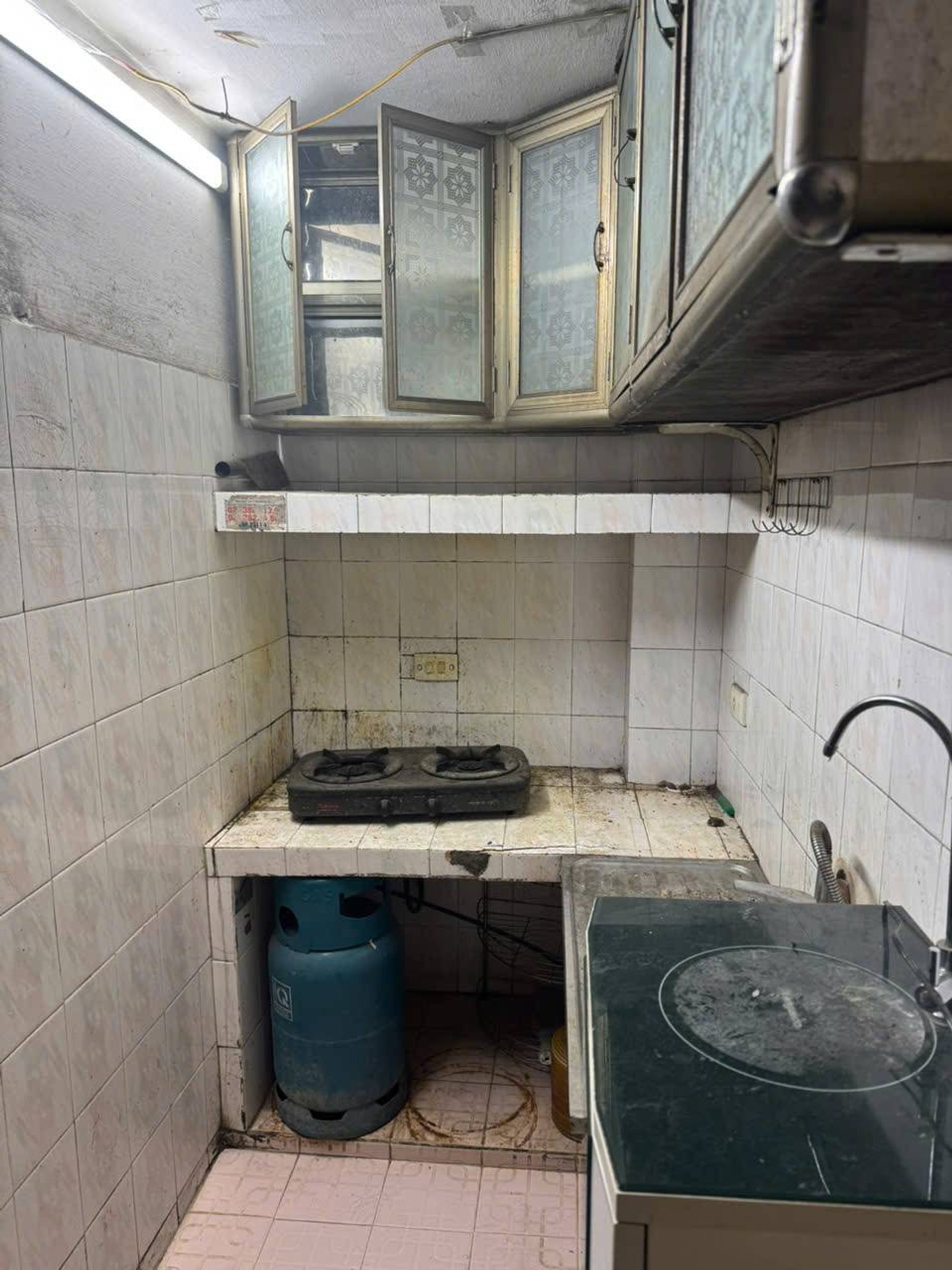 Bán nhà Hoàng Mai - diện tích 30m2 3 tầng - Ngõ trước nhà rộng, xe máy tránh xe 3 gác - giá 6 tỷ
