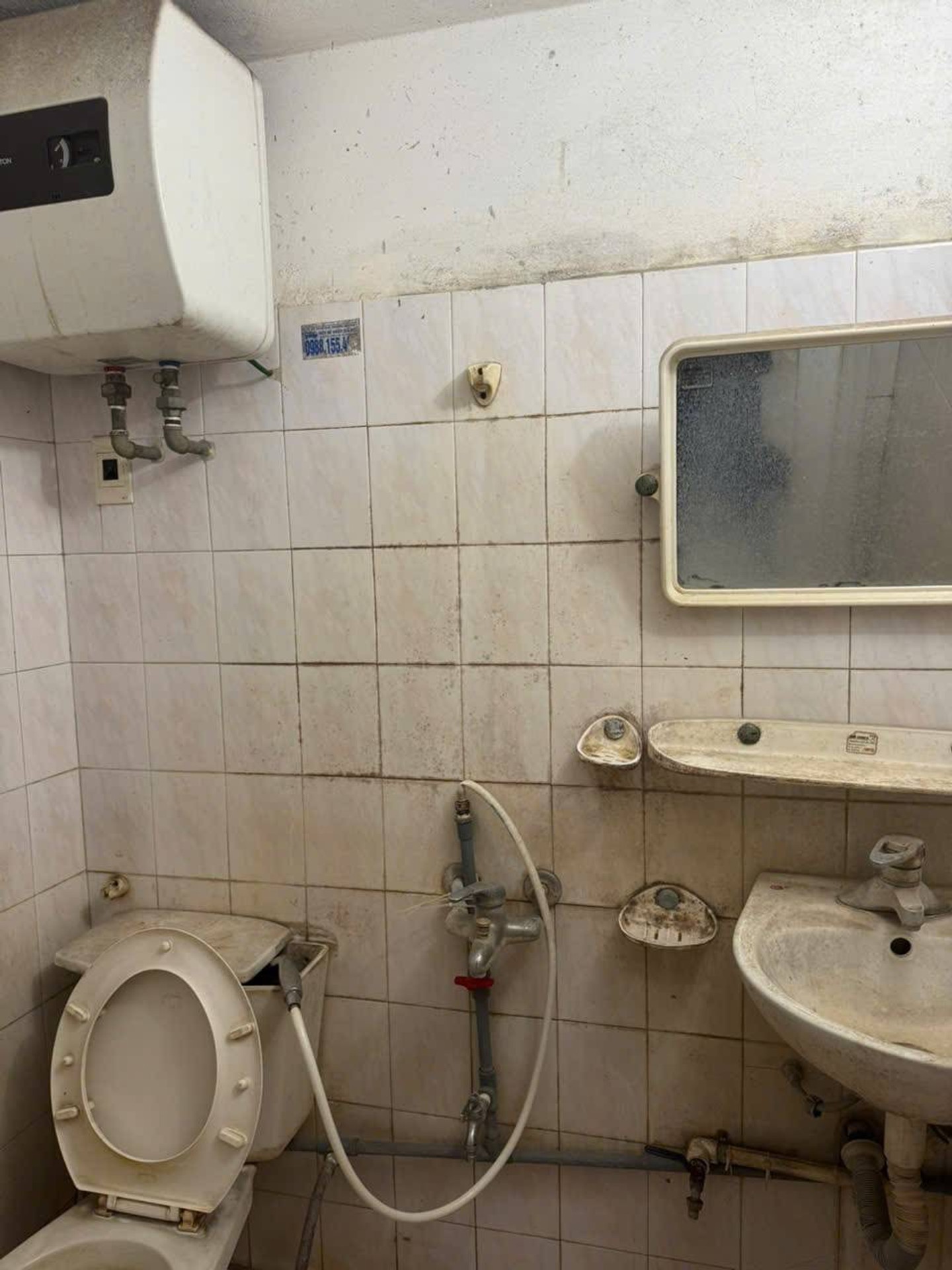 Bán nhà Hoàng Mai - diện tích 30m2 3 tầng - Ngõ trước nhà rộng, xe máy tránh xe 3 gác - giá 6 tỷ
