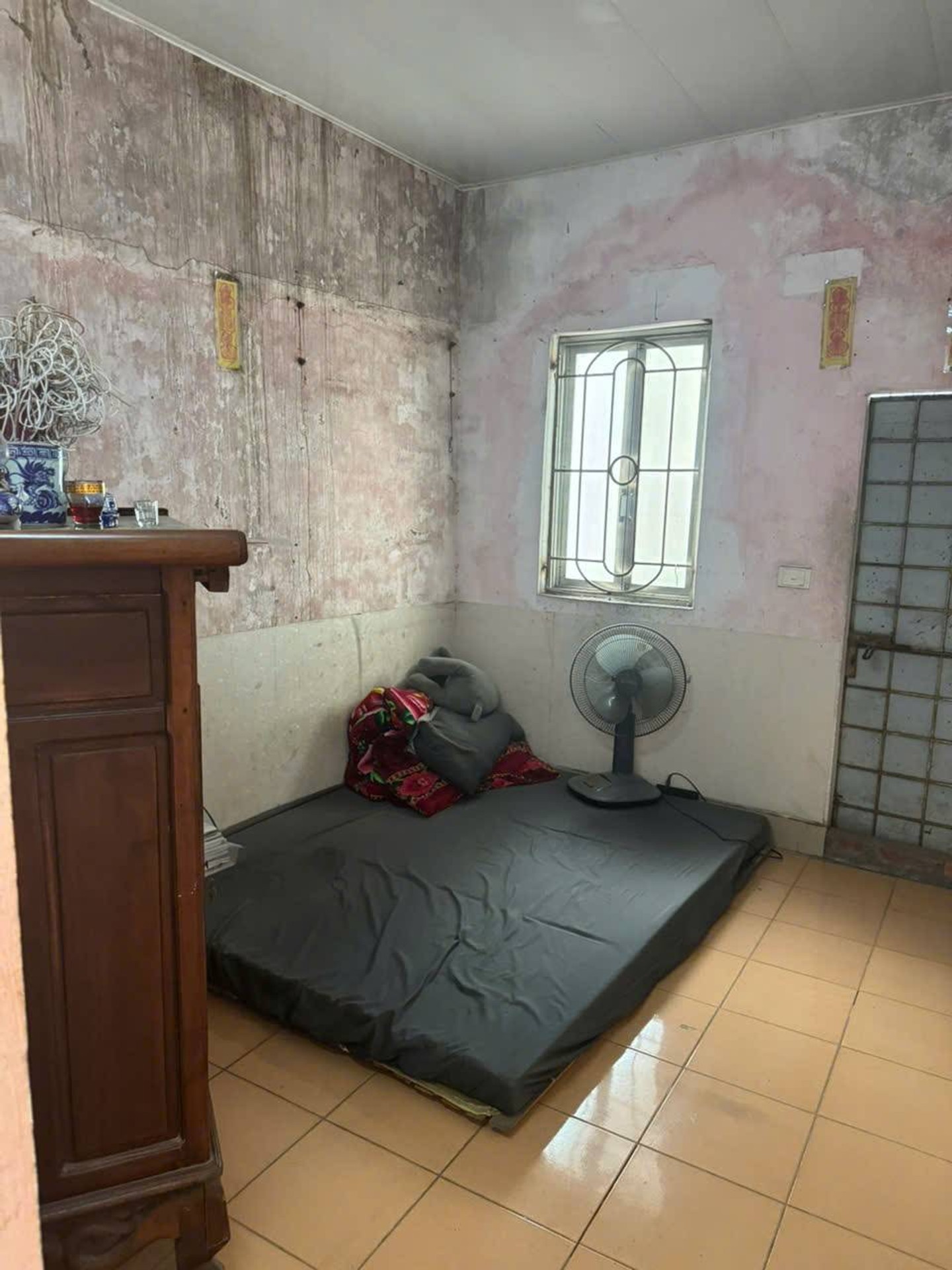 Bán nhà Hoàng Mai - diện tích 30m2 3 tầng - Ngõ trước nhà rộng, xe máy tránh xe 3 gác - giá 6 tỷ