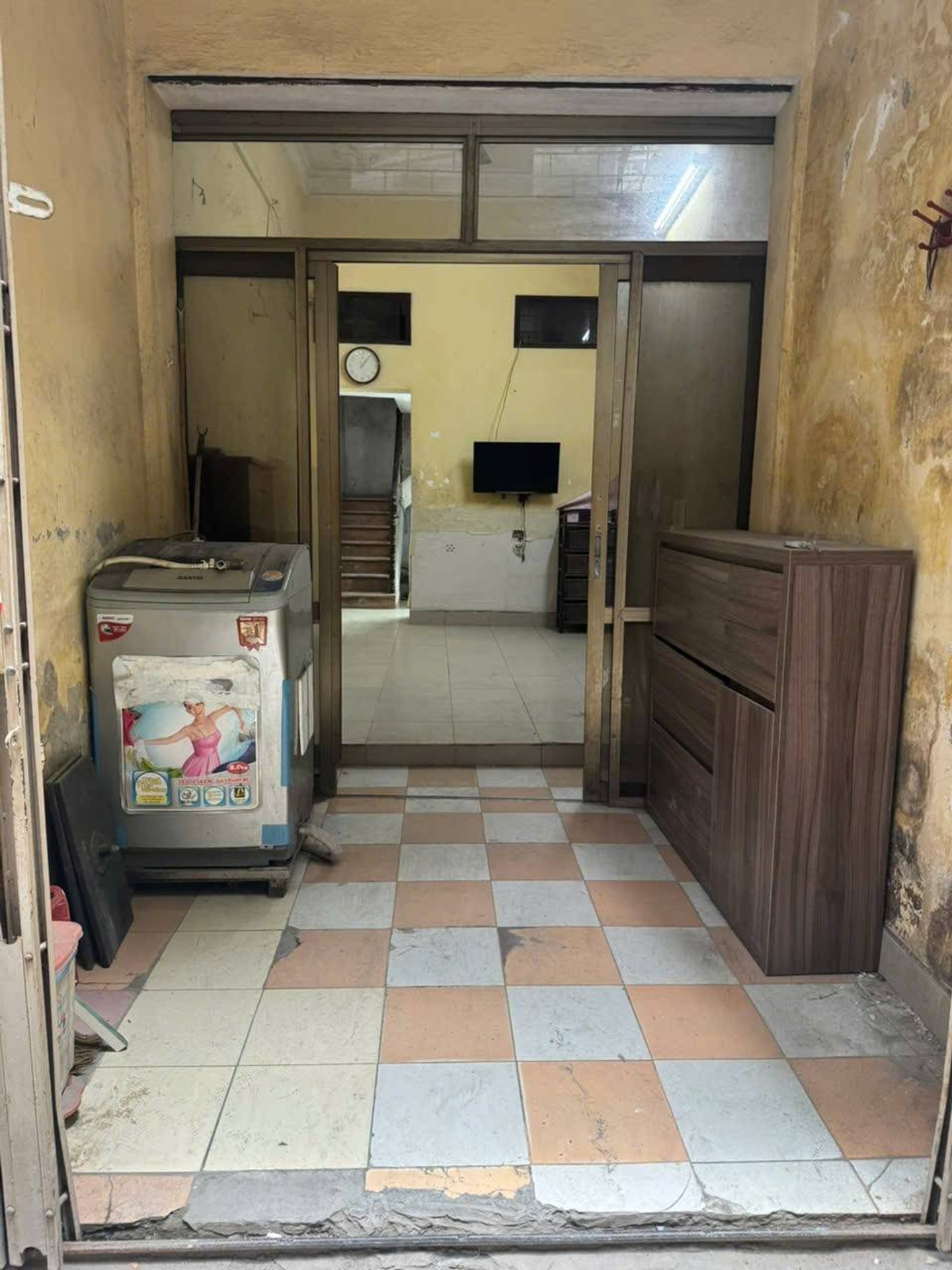 Bán nhà Hoàng Mai - diện tích 30m2 3 tầng - Ngõ trước nhà rộng, xe máy tránh xe 3 gác - giá 6 tỷ