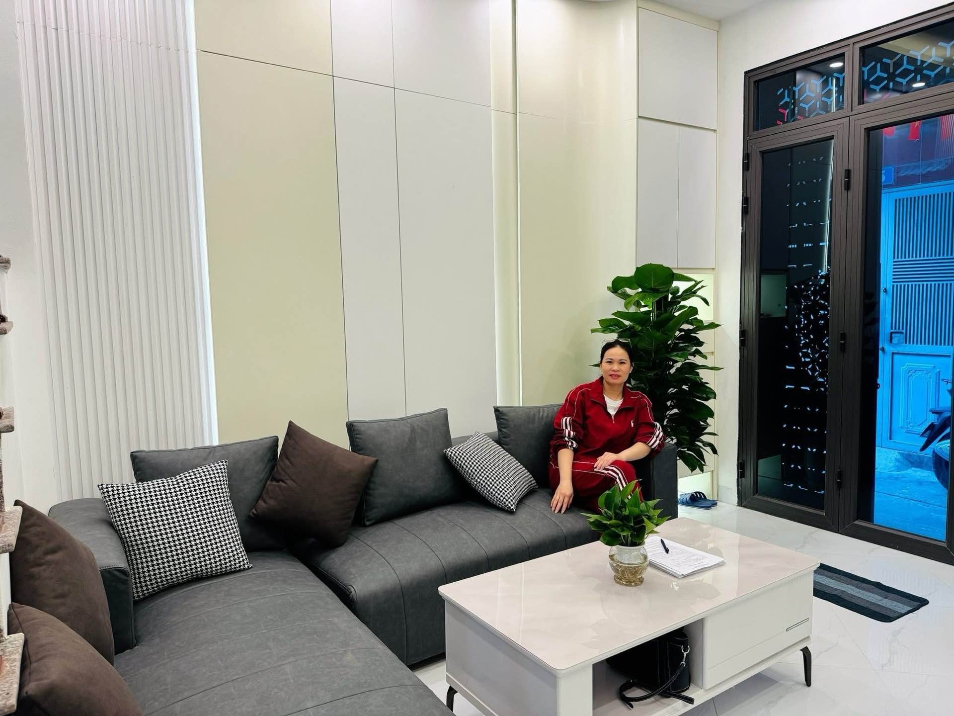 Bán nhà Hoàng Mai - diện tích 31m2 5 tầng - Nhà đẹp, ngõ thông sang ngõ 35 Mai Động - giá 8,35 tỷ