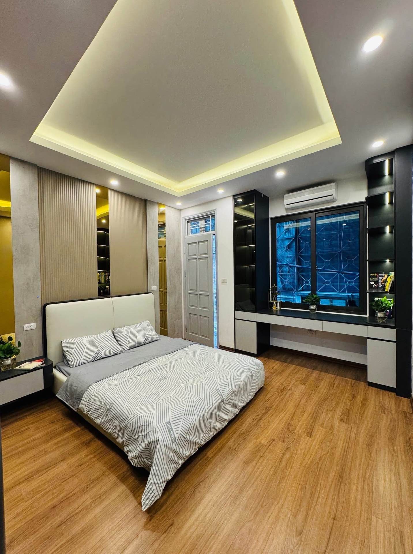 Bán nhà Hoàng Mai - diện tích 31m2 5 tầng - Nhà đẹp, ngõ thông sang ngõ 35 Mai Động - giá 8,35 tỷ