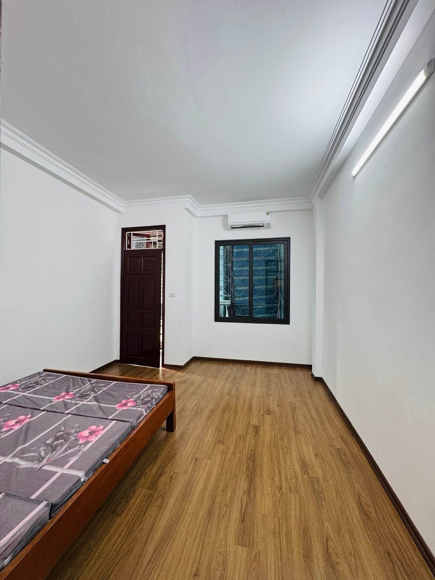 Bán nhà Hoàng Mai - diện tích 31m2 5 tầng - Nhà đẹp, ngõ thông sang ngõ 35 Mai Động - giá 8,35 tỷ