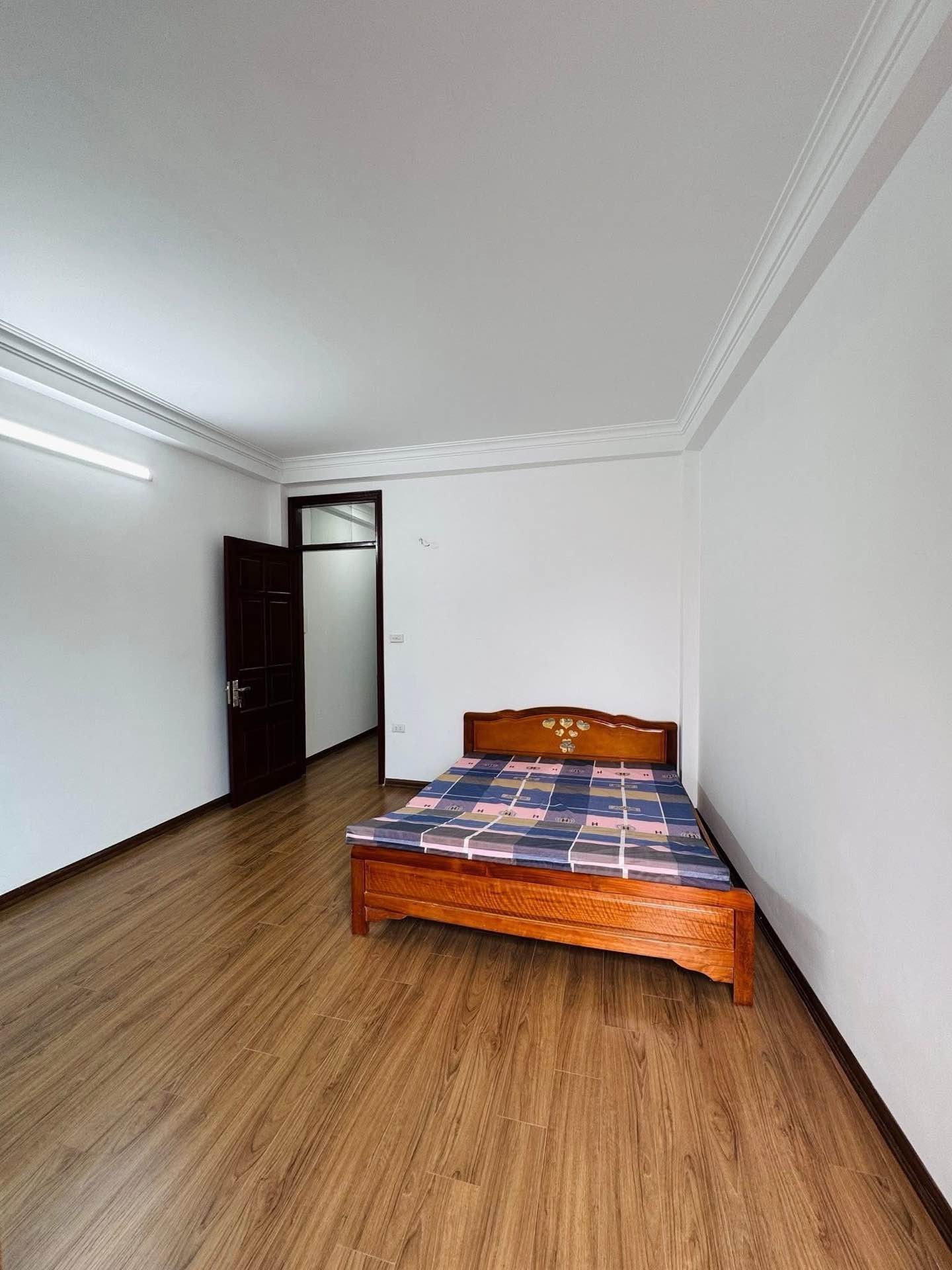 Bán nhà Hoàng Mai - diện tích 31m2 5 tầng - Nhà đẹp, ngõ thông sang ngõ 35 Mai Động - giá 8,35 tỷ