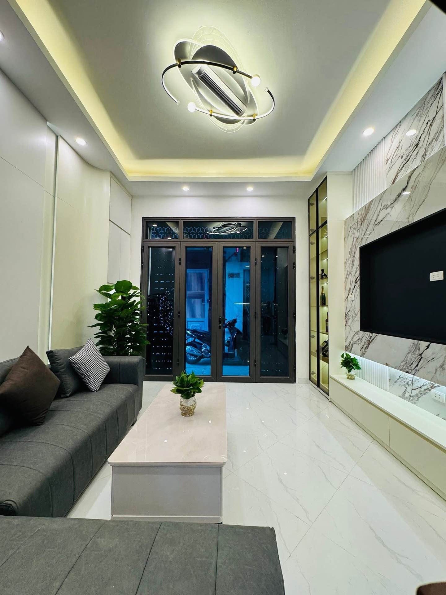 Bán nhà Hoàng Mai - diện tích 31m2 5 tầng - Nhà đẹp, ngõ thông sang ngõ 35 Mai Động - giá 8,35 tỷ