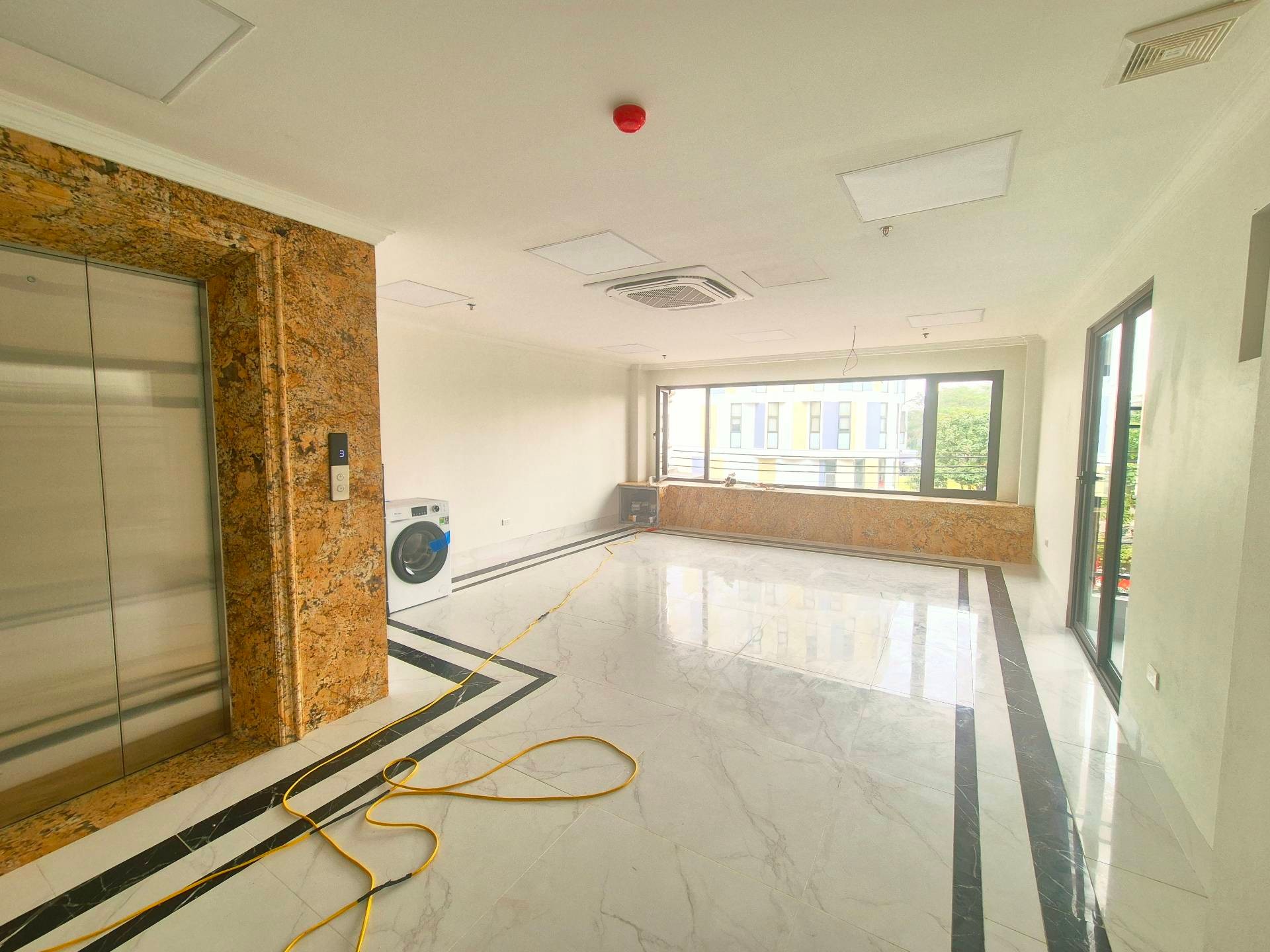 Bán nhà Khương Hạ - diện tích 65m2 9 tầng - Ô TÔ TRÁNH - giá 42 tỷ