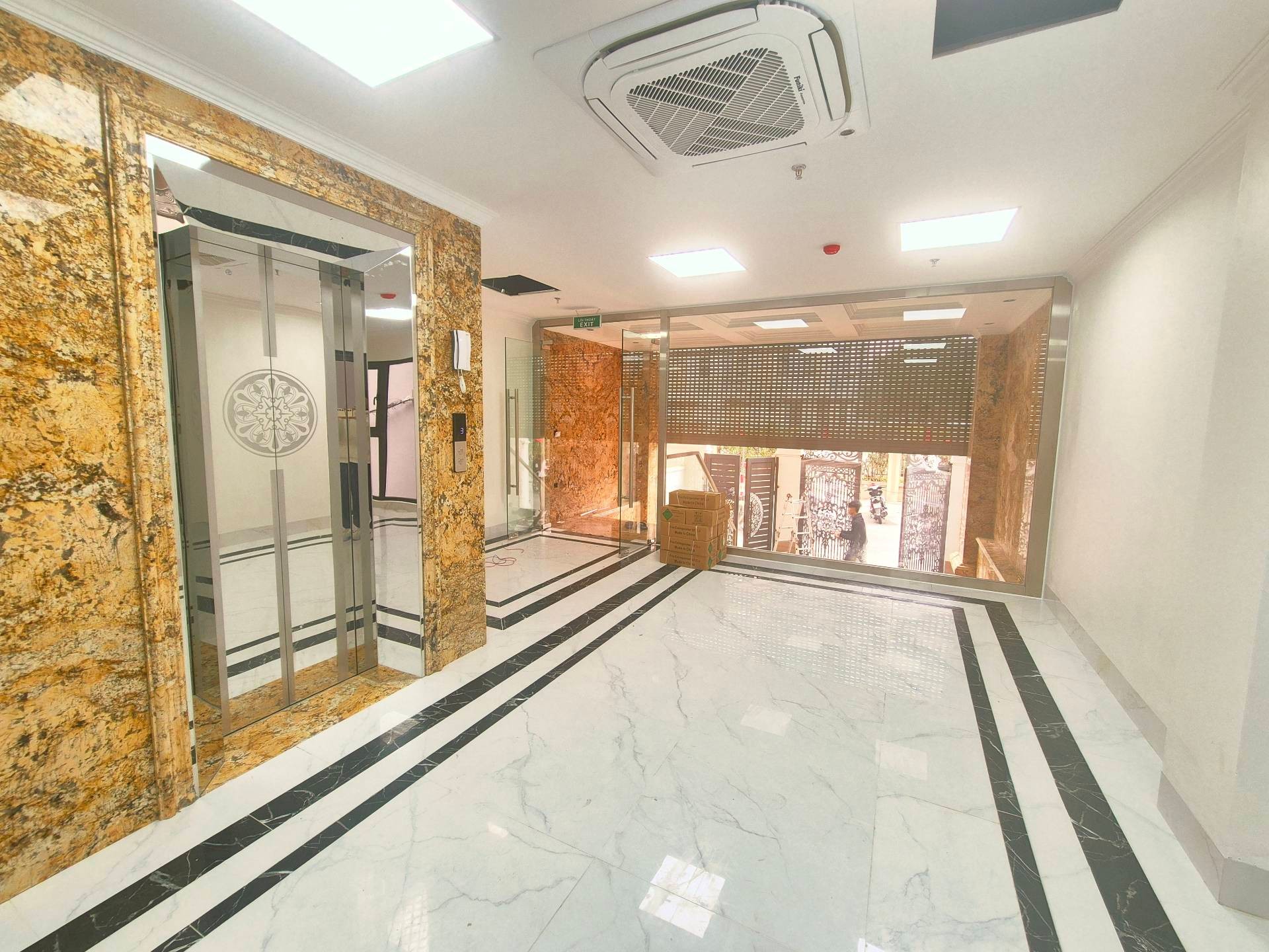 Bán nhà Khương Hạ - diện tích 65m2 9 tầng - Ô TÔ TRÁNH - giá 42 tỷ