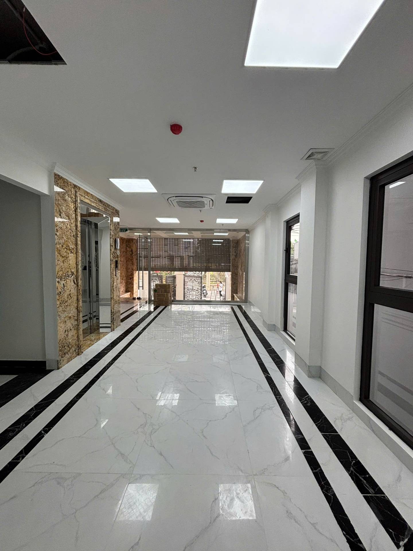 Bán nhà Khương Hạ - diện tích 65m2 9 tầng - Ô TÔ TRÁNH - giá 42 tỷ