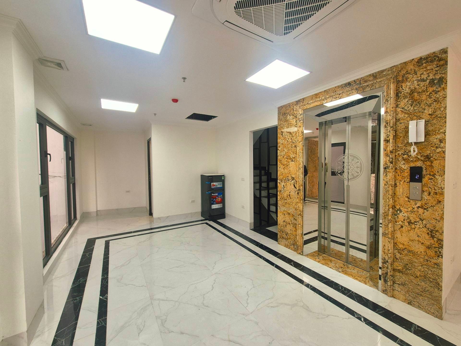 Bán nhà Khương Hạ - diện tích 65m2 9 tầng - Ô TÔ TRÁNH - giá 42 tỷ