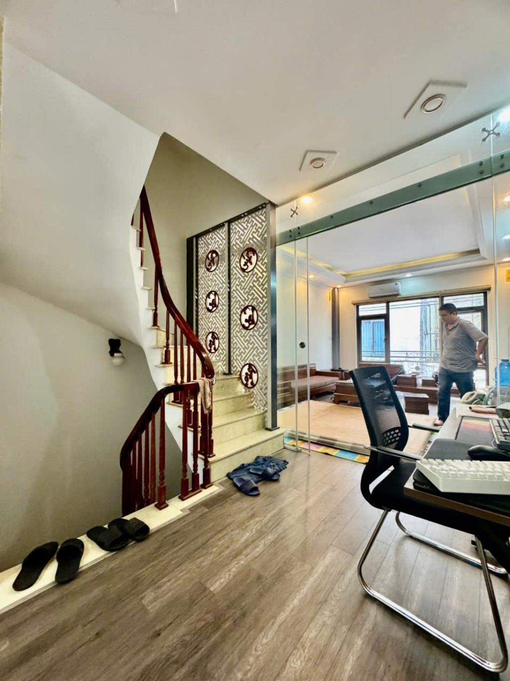 Bán nhà Giải Phóng - diện tích 58m2 6 tầng - Ô TÔ NHỎ VÀO NHÀ - giá 15,4 tỷ